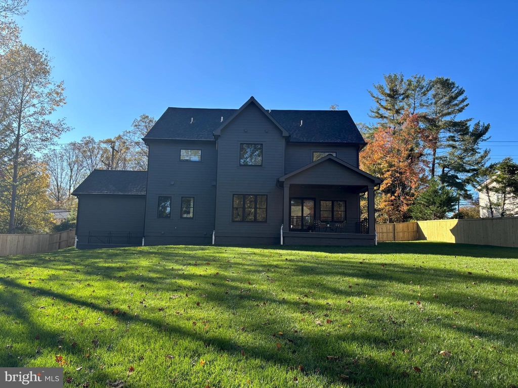 Photo of 9105 Seven Locks Road, BETHESDA, MD 20817 (MLS # MDMC2205504)