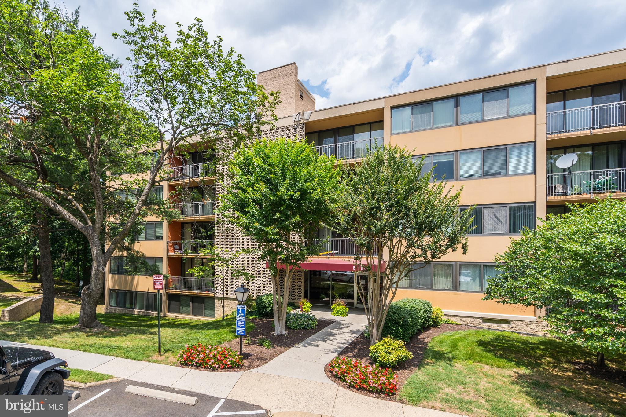 EOS TWENTY-ONE - Residential Lease