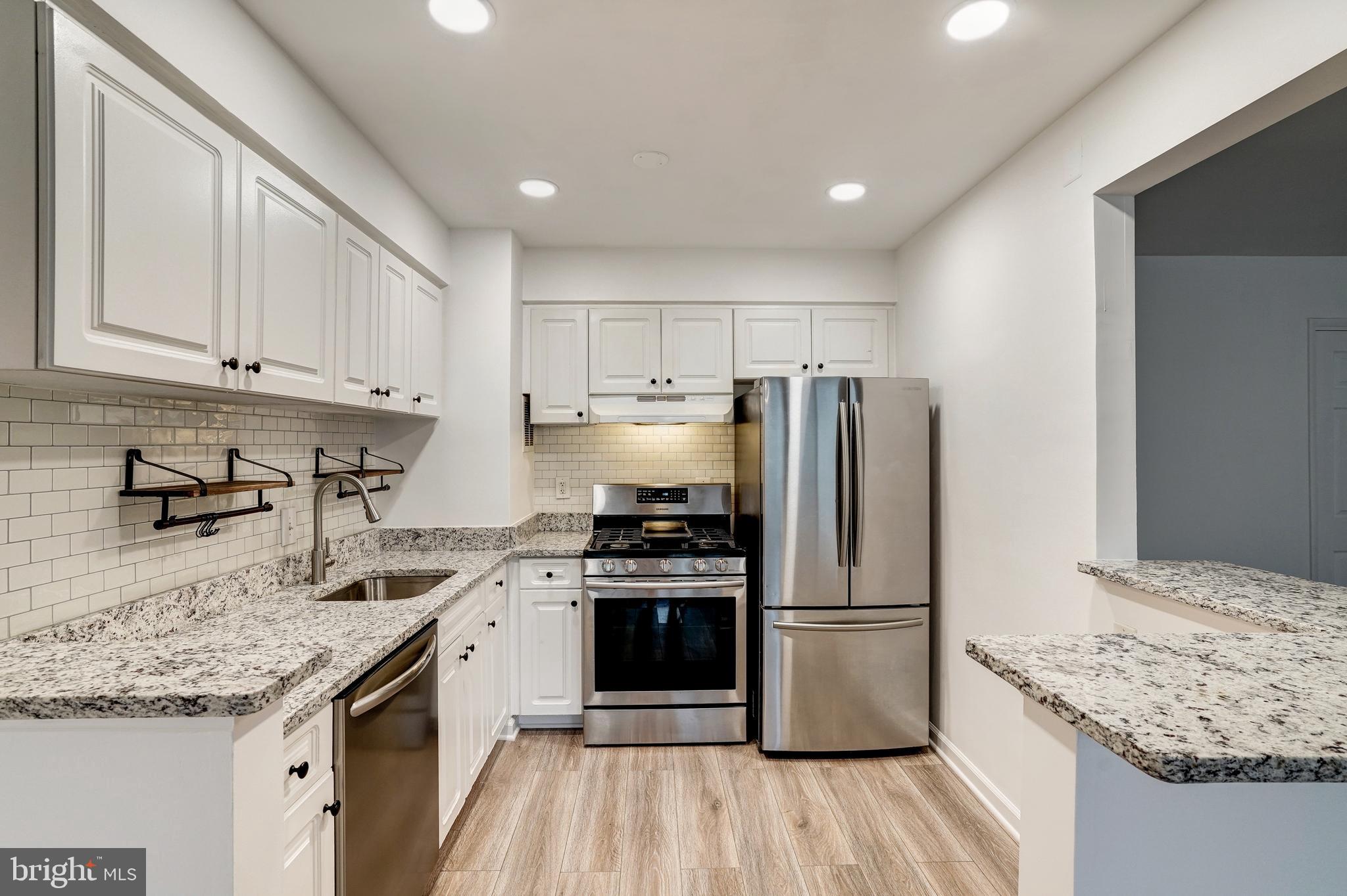 EOS TWENTY-ONE - Residential Lease