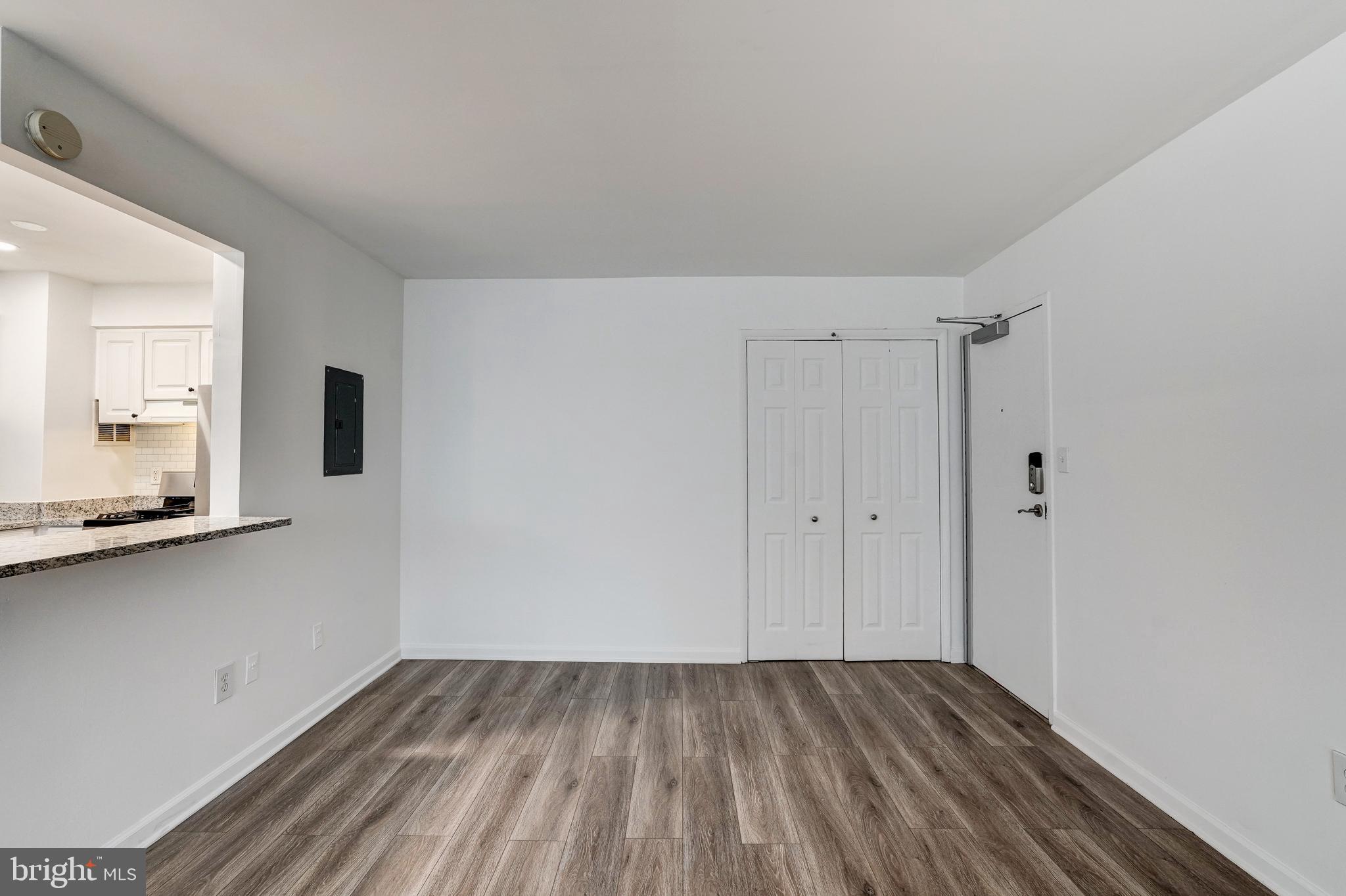 EOS TWENTY-ONE - Residential Lease