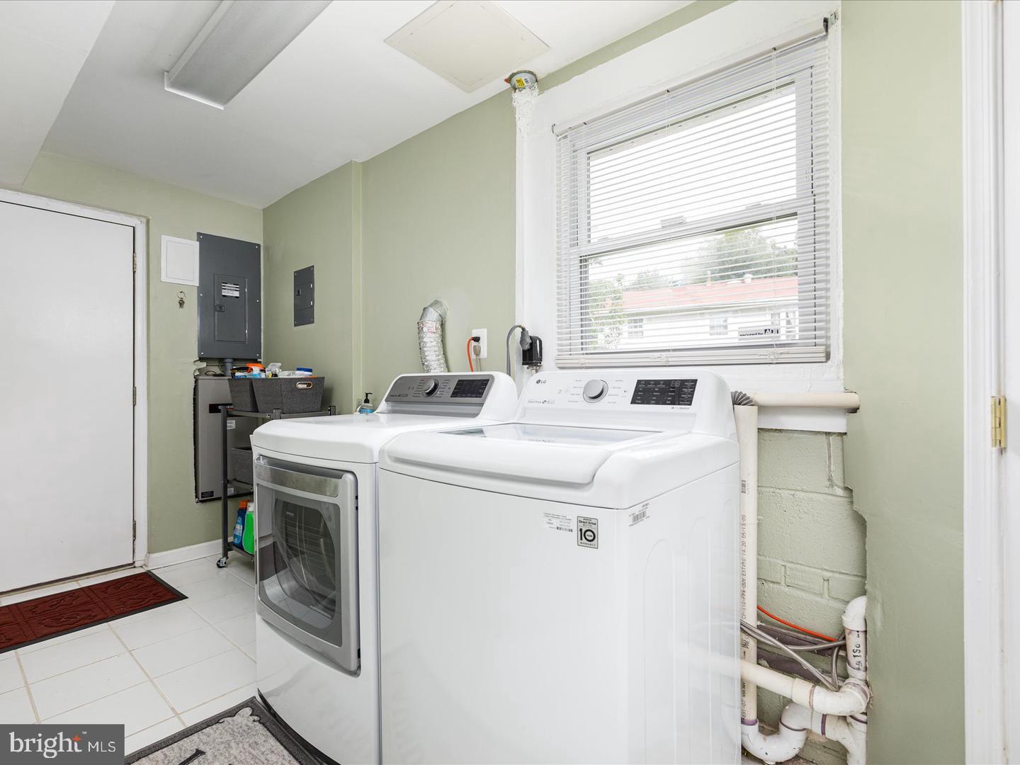 MONTICELLO WOODS - Residential Lease