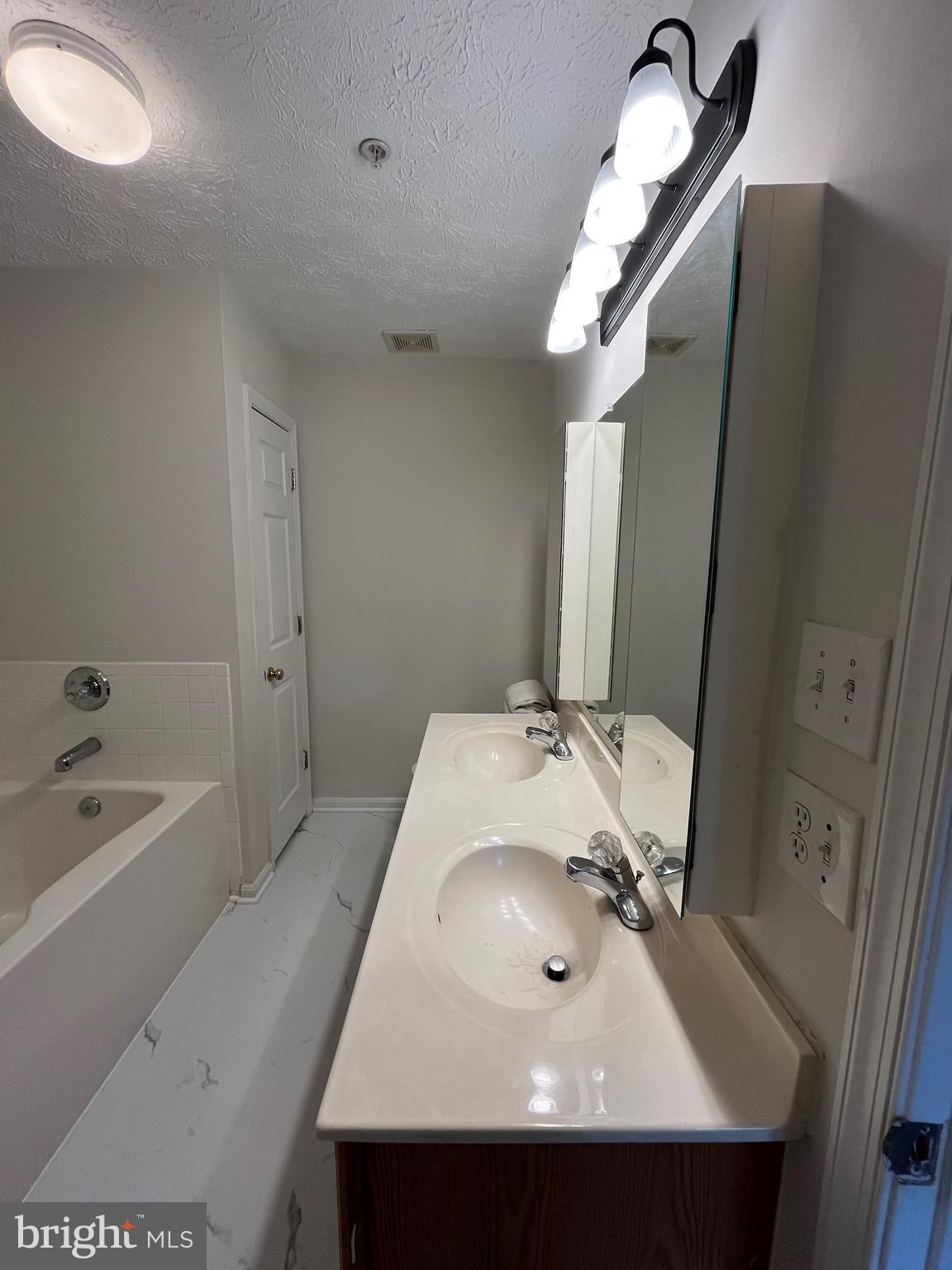 ASBURY WOODS - Residential