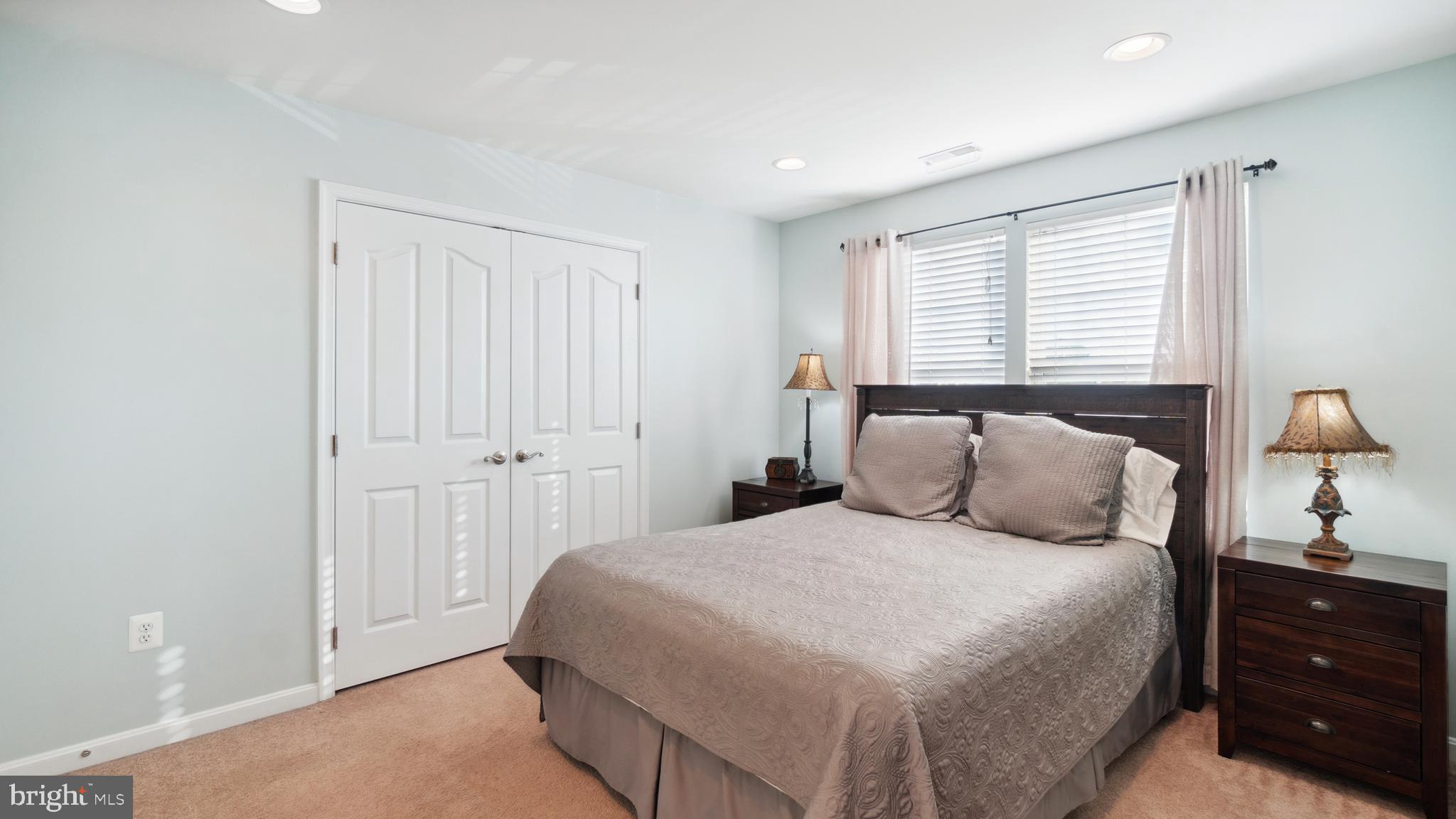 EAST VALLEY OAKS - Residential