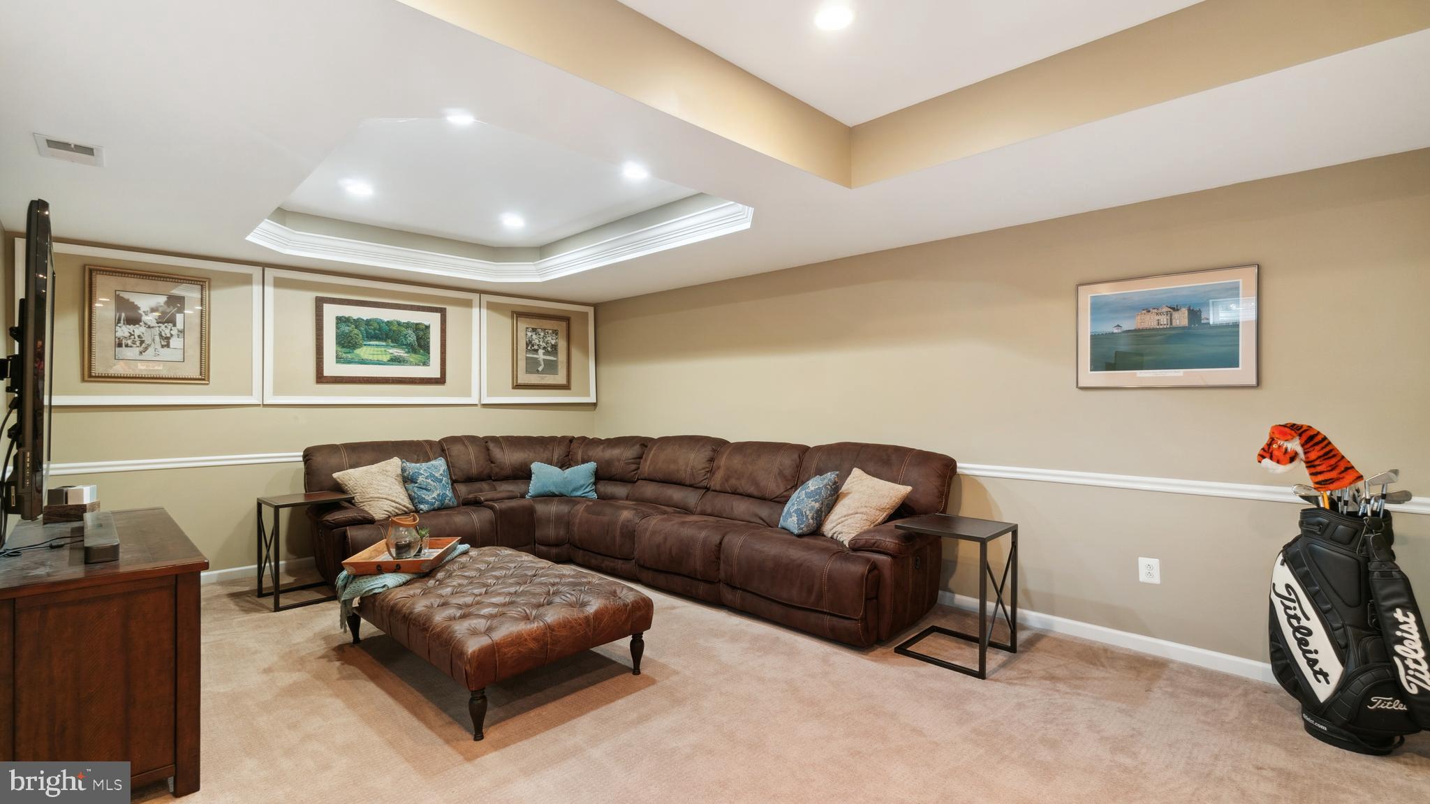 EAST VALLEY OAKS - Residential