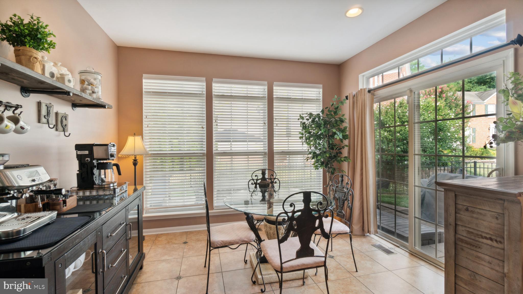 EAST VALLEY OAKS - Residential