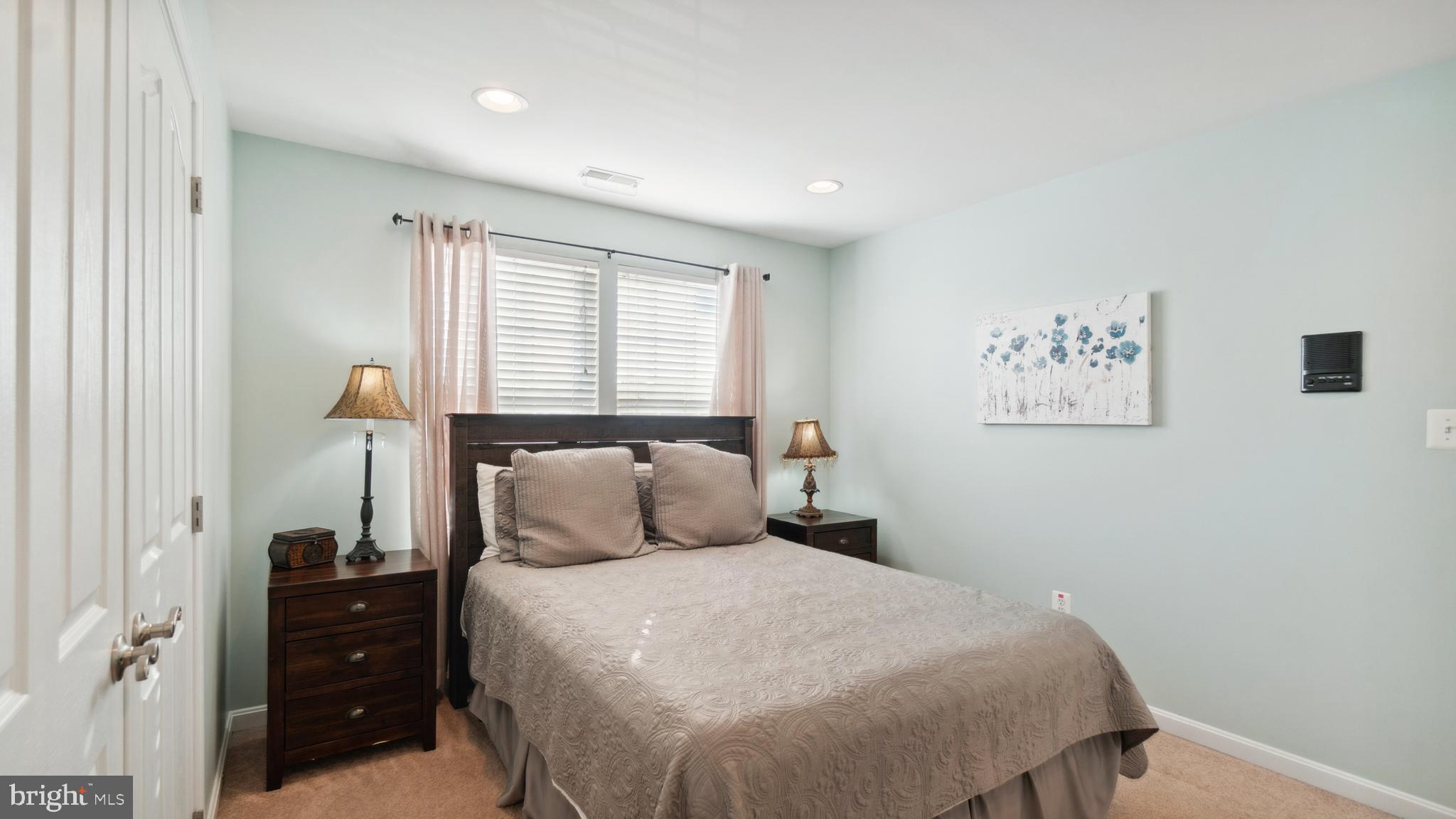 EAST VALLEY OAKS - Residential