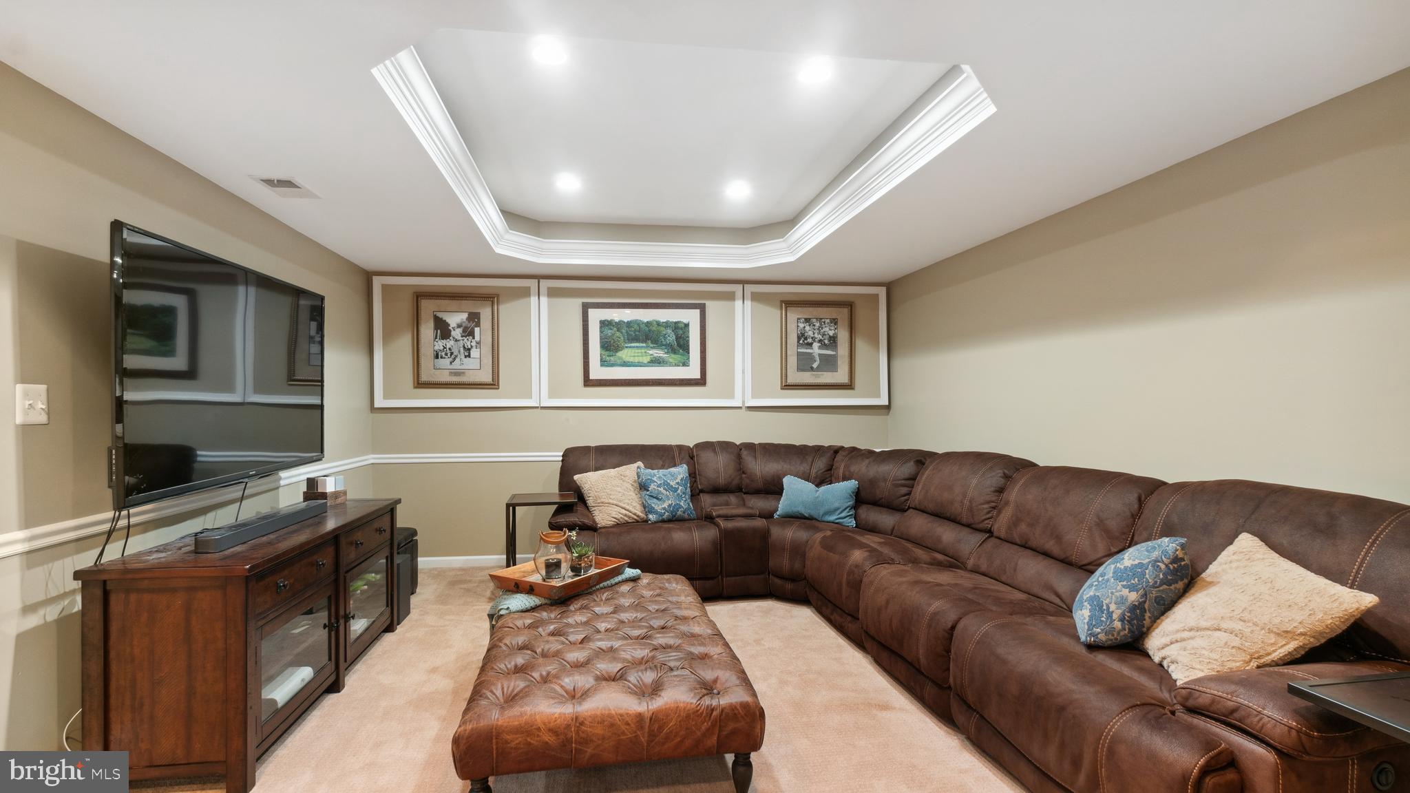 EAST VALLEY OAKS - Residential
