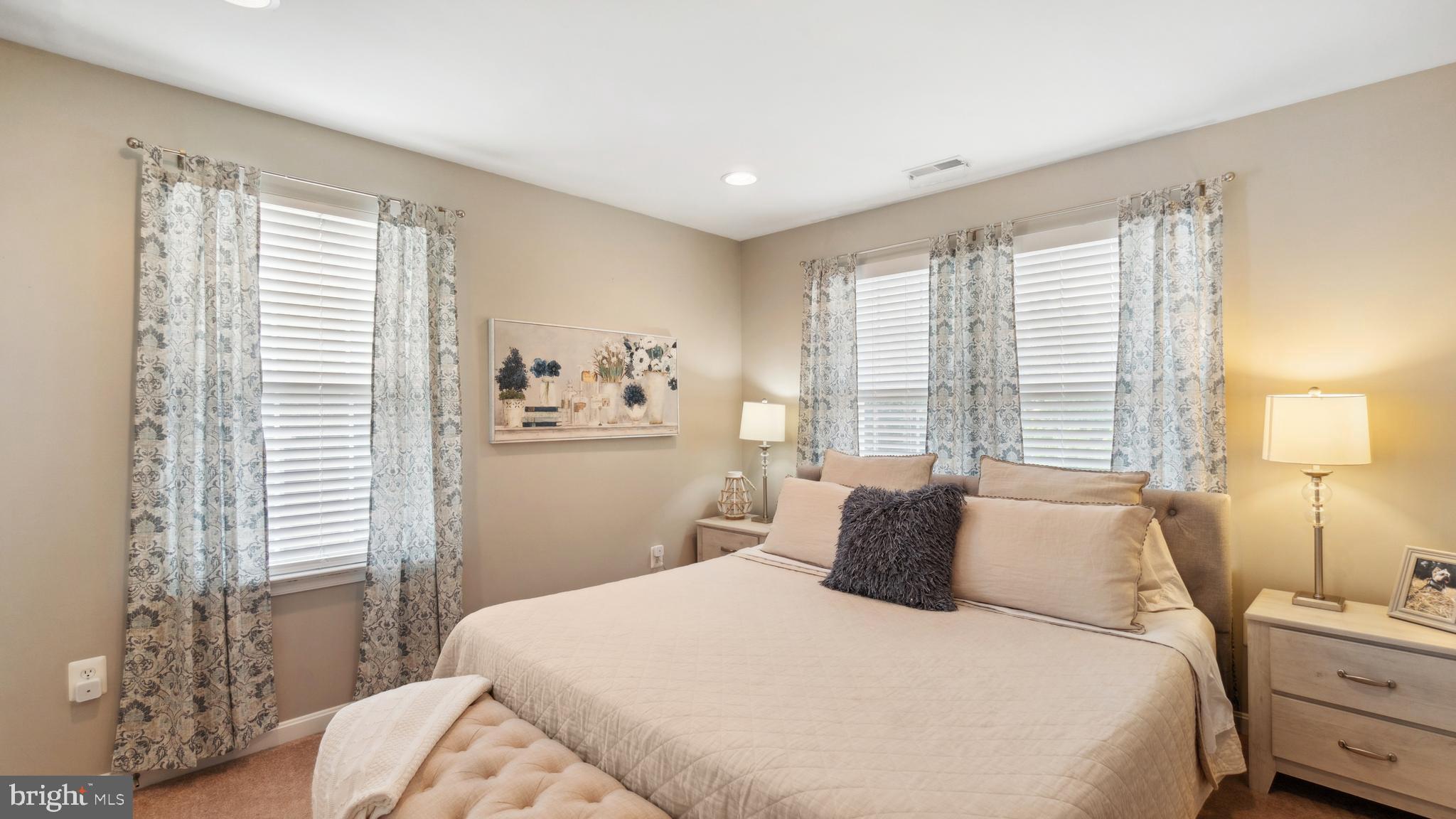 EAST VALLEY OAKS - Residential
