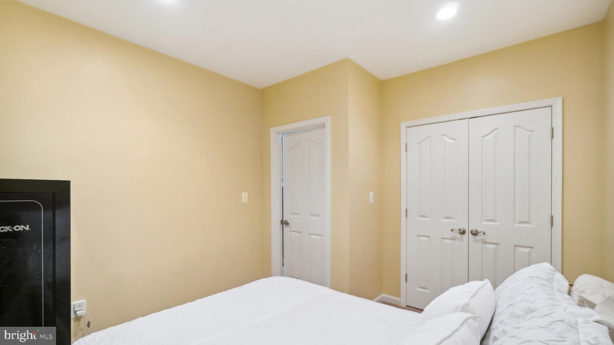 EAST VALLEY OAKS - Residential