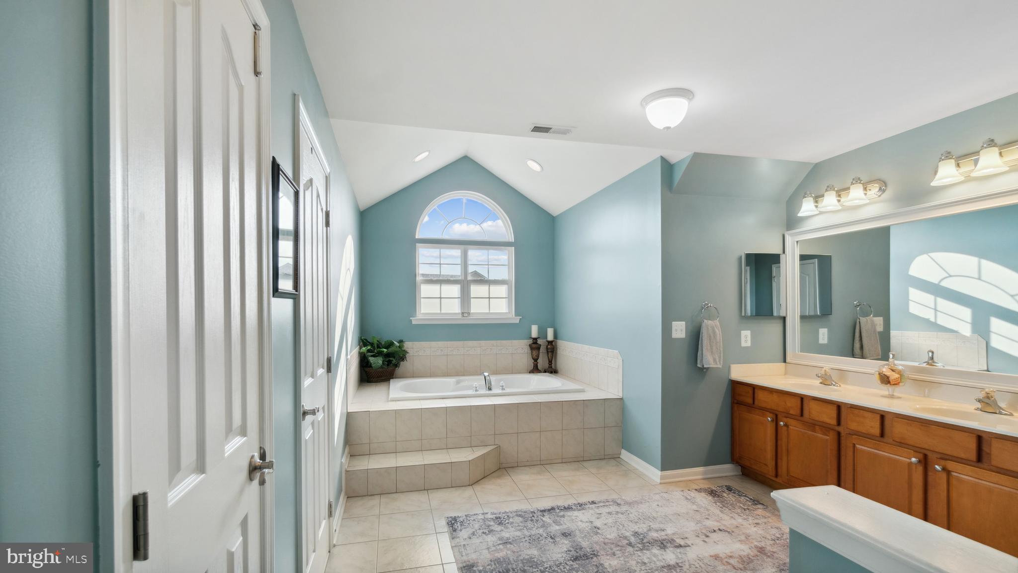 EAST VALLEY OAKS - Residential