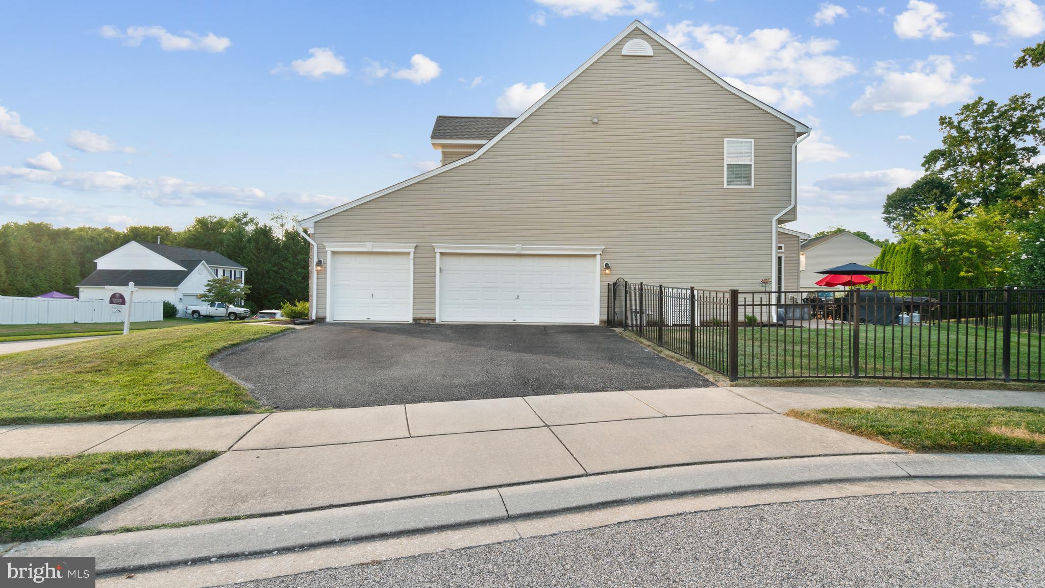 EAST VALLEY OAKS - Residential