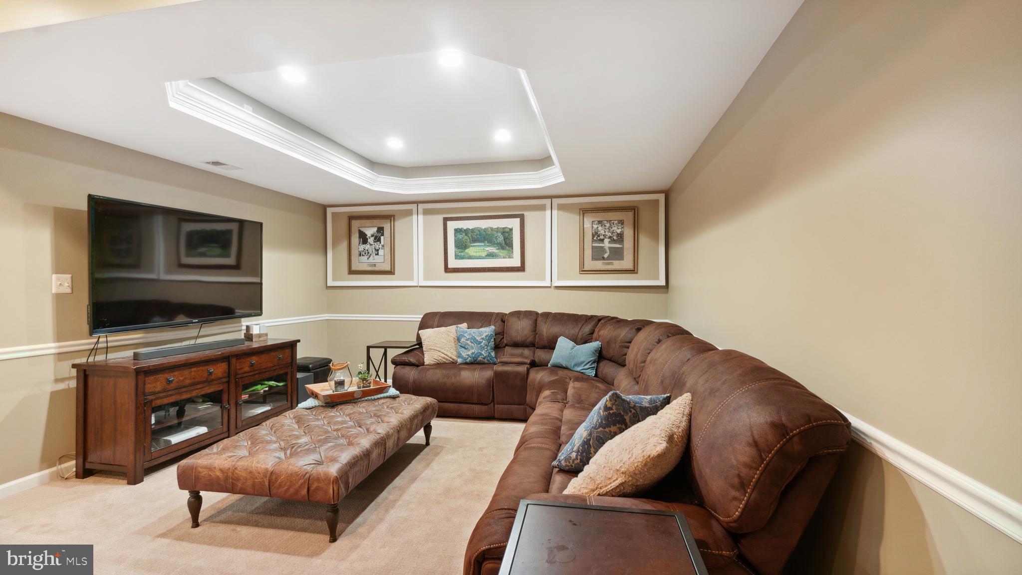EAST VALLEY OAKS - Residential