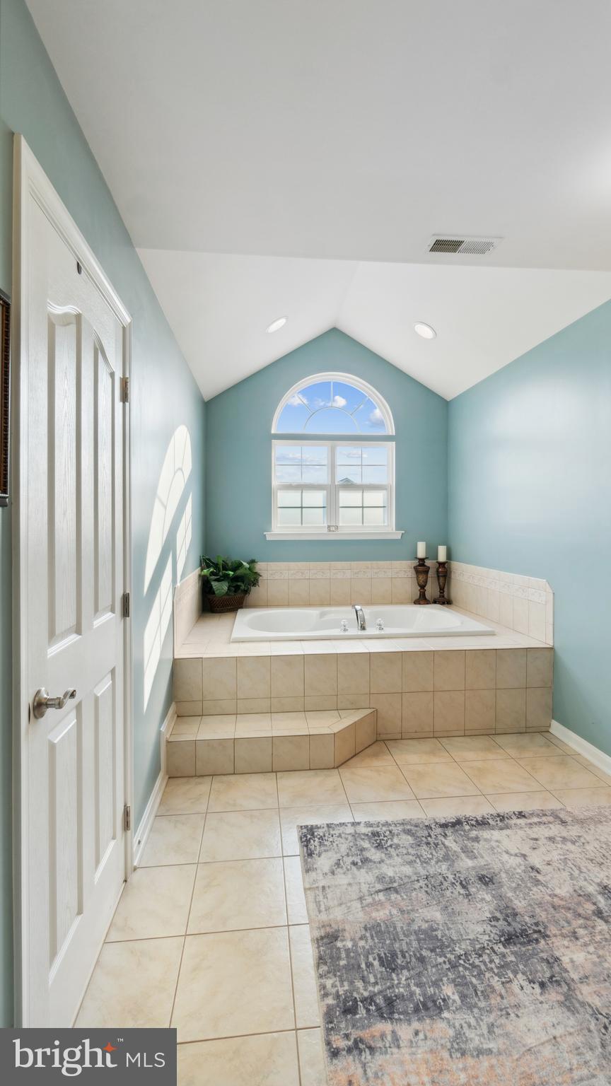 EAST VALLEY OAKS - Residential