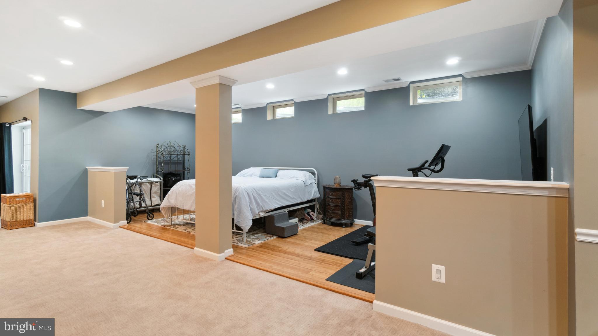 EAST VALLEY OAKS - Residential