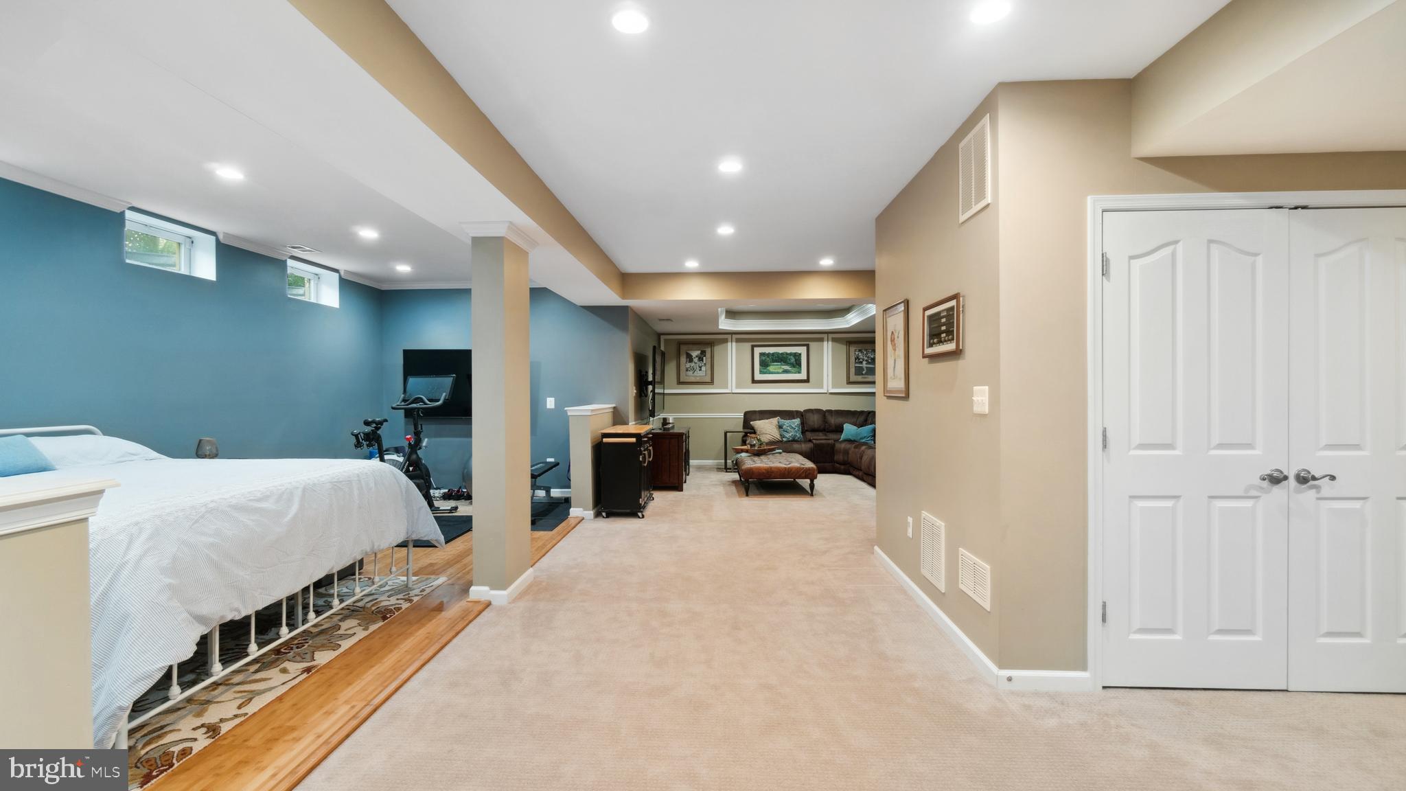EAST VALLEY OAKS - Residential