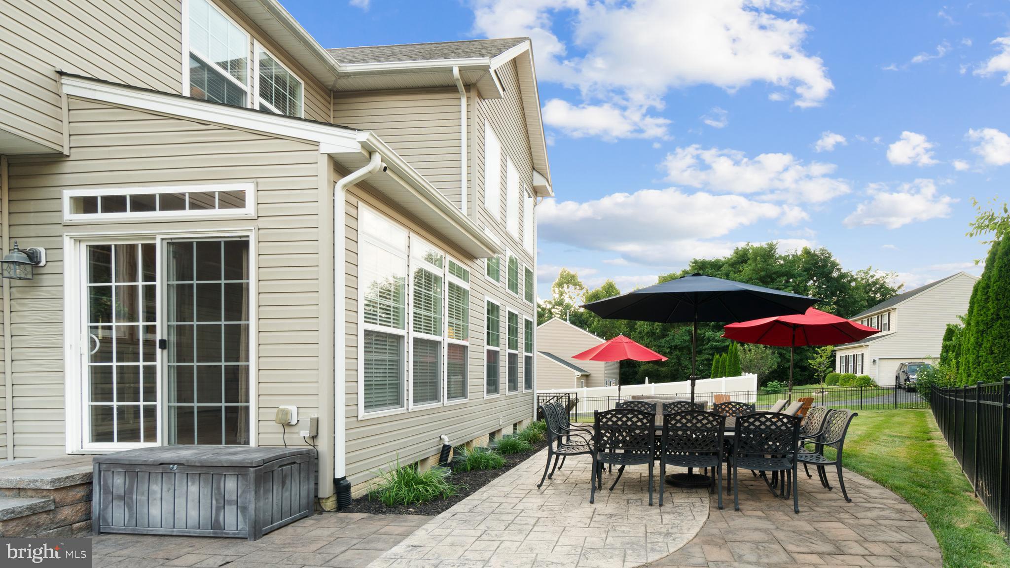 EAST VALLEY OAKS - Residential