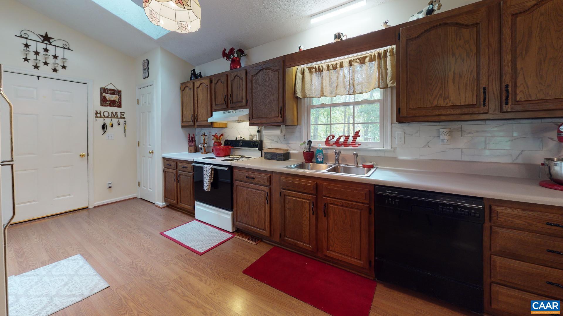 LAKE MONTICELLO - Residential