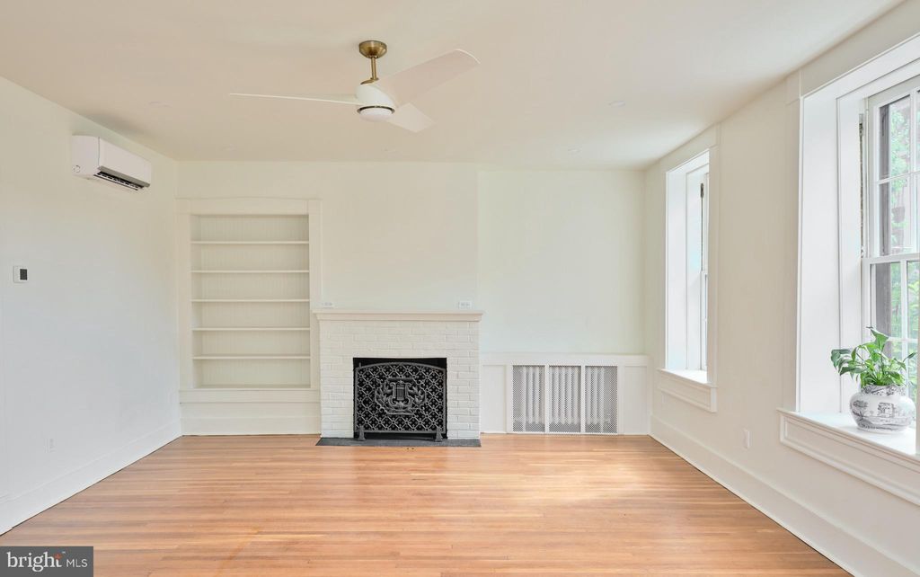 Photo of 46 York St #2, LAMBERTVILLE, NJ 08530 (MLS # NJHT2004278)