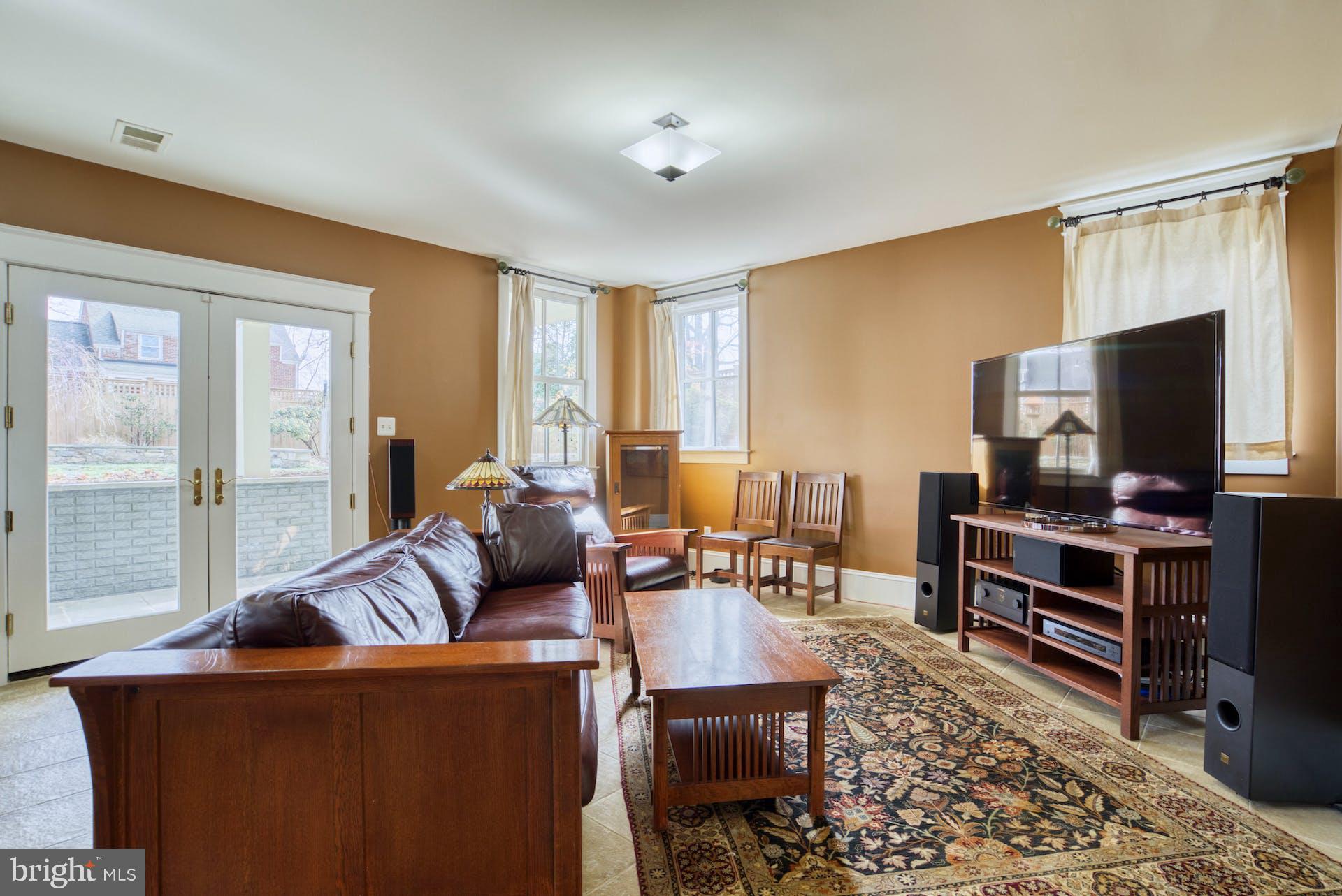 CLARENDON - Residential