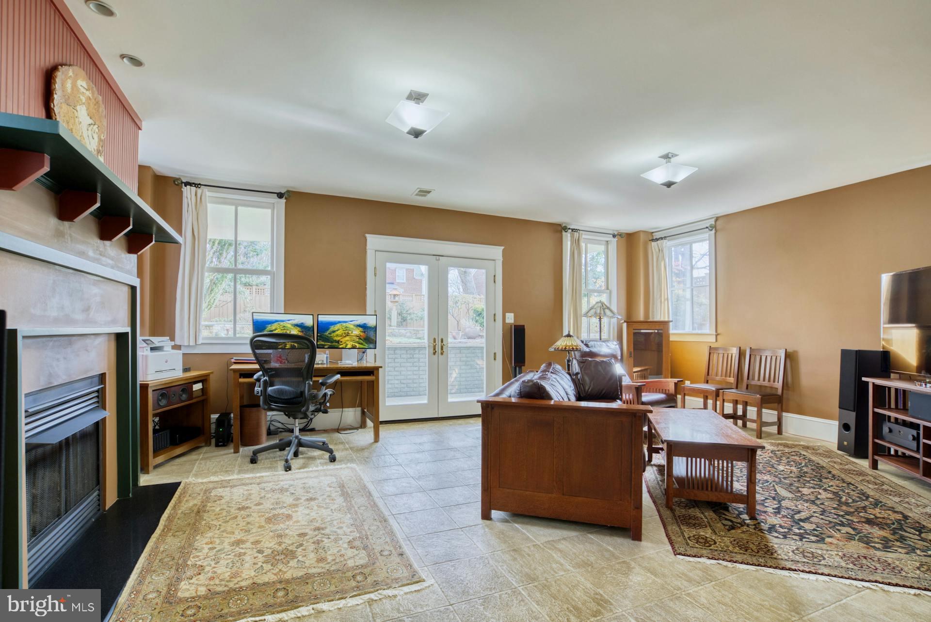 CLARENDON - Residential