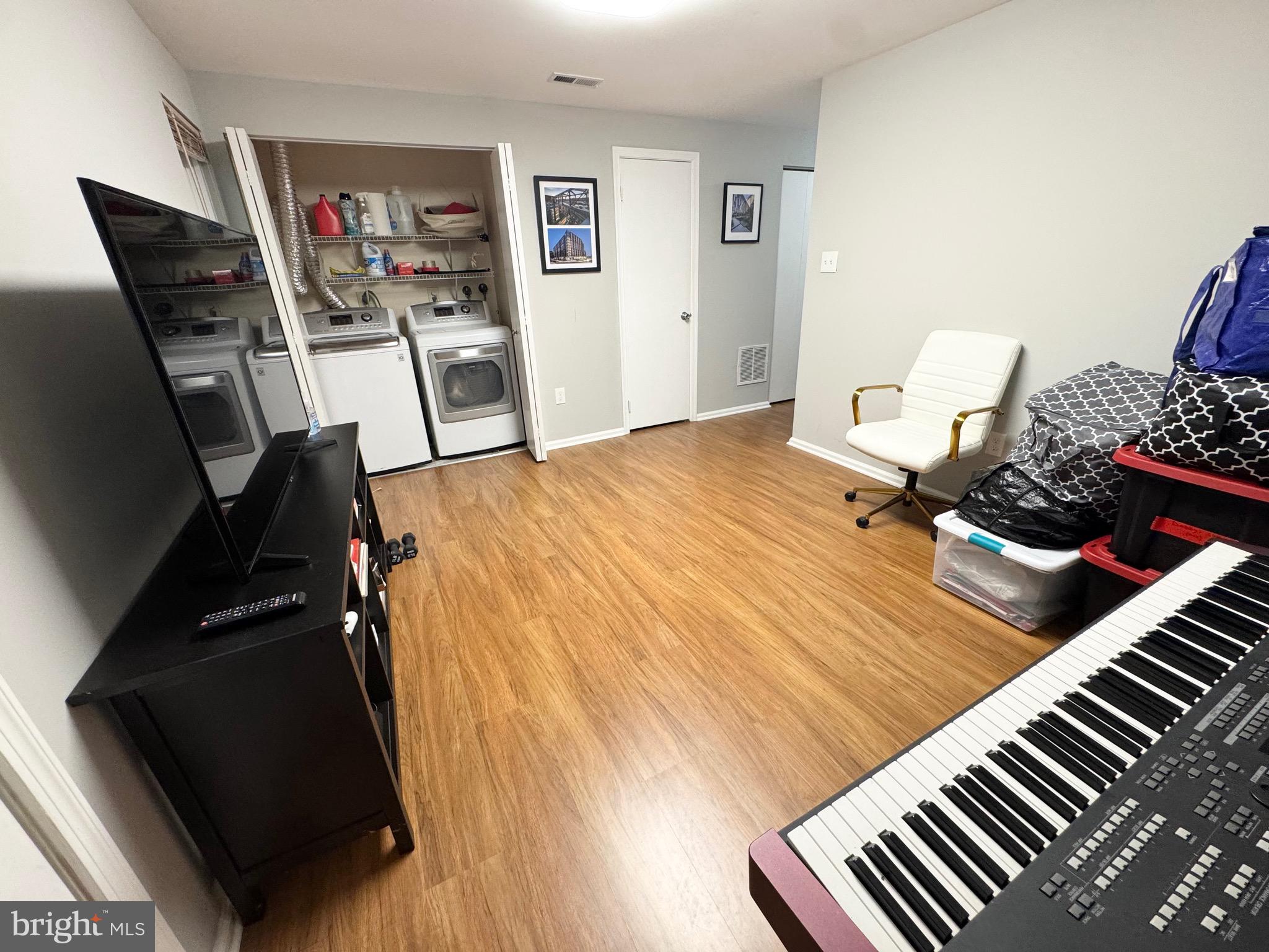 GUNNERS LAKE VILLAGE - Residential