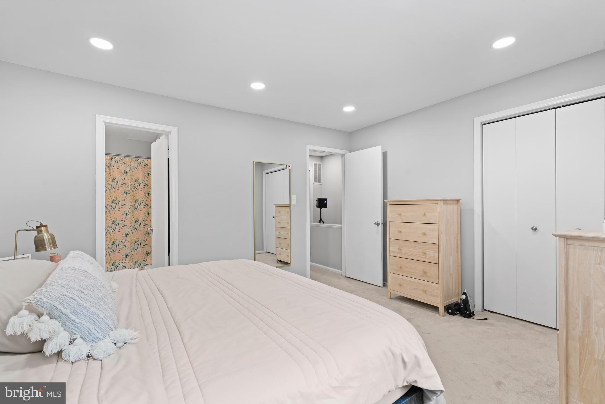 GUNNERS LAKE VILLAGE - Residential