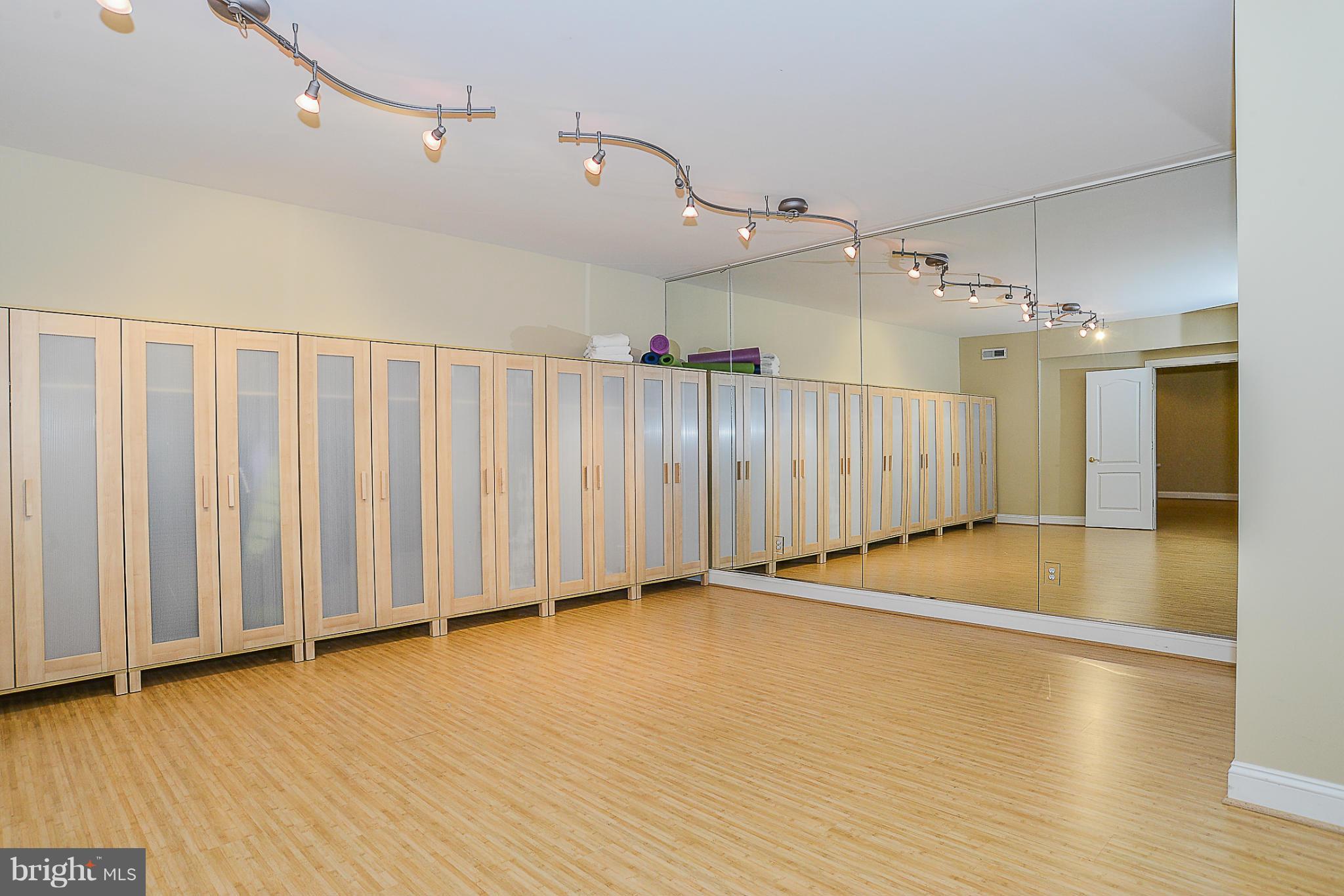 LANSDOWNE ON THE POTOMAC - Residential