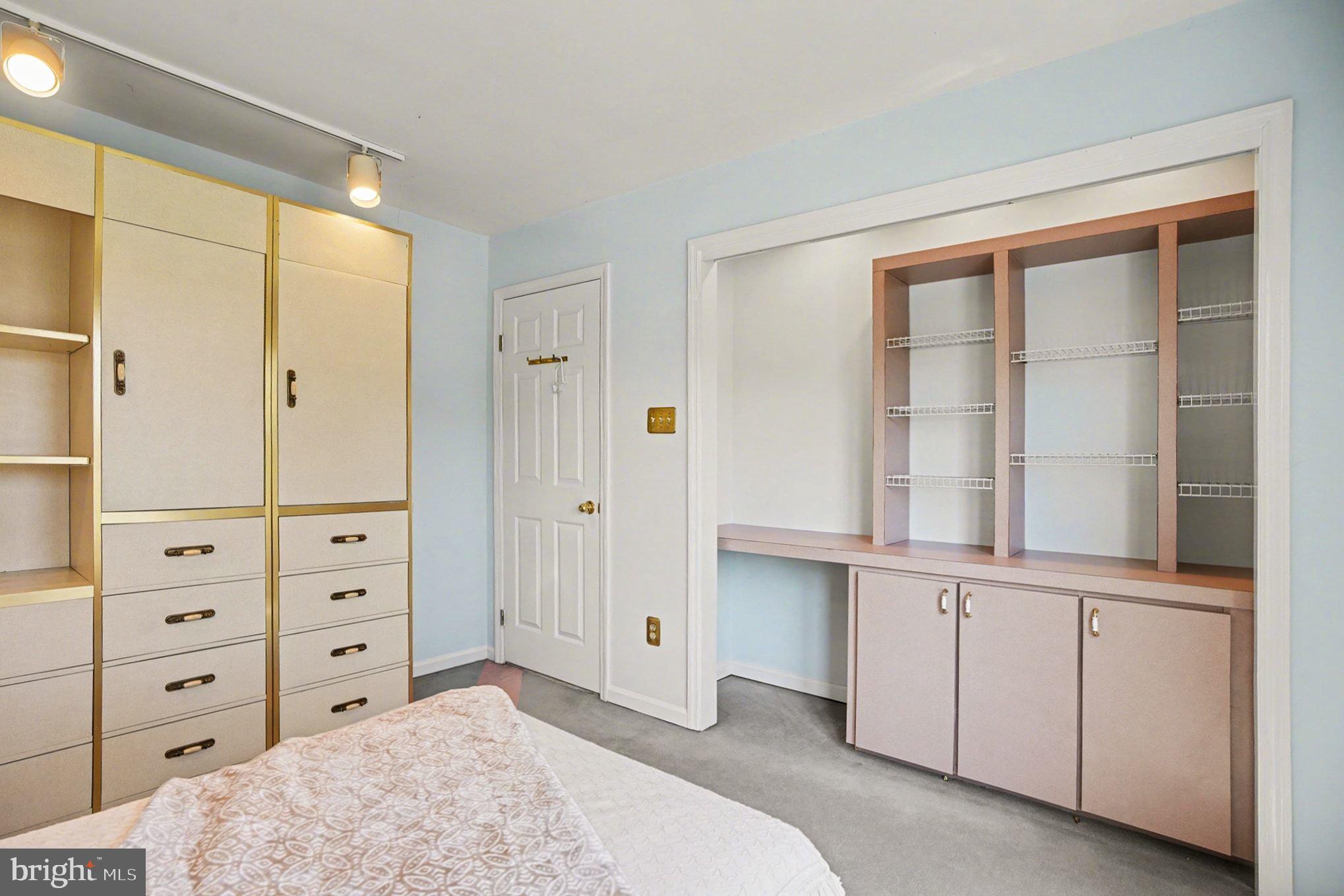 PINECREST - Residential