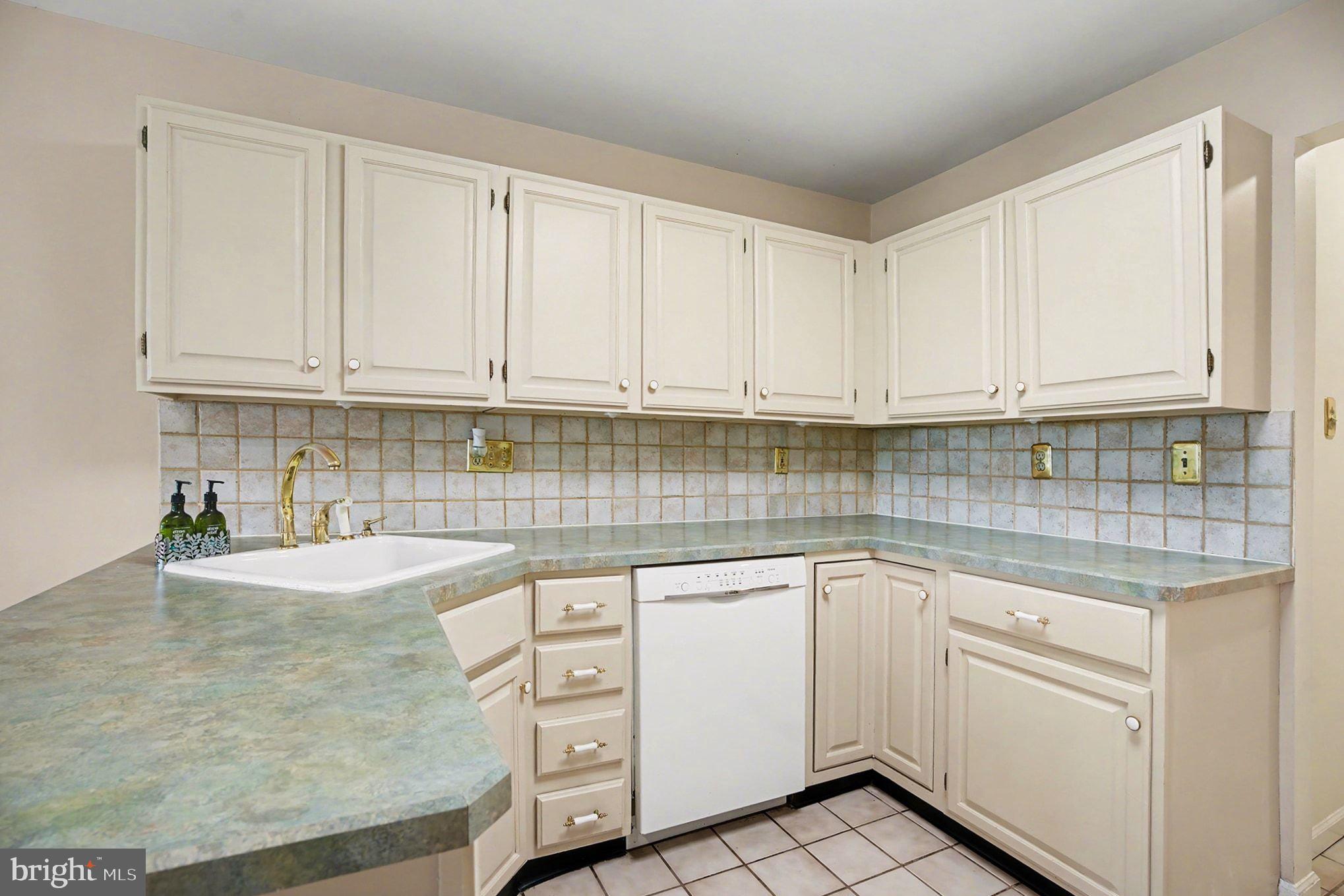 PINECREST - Residential