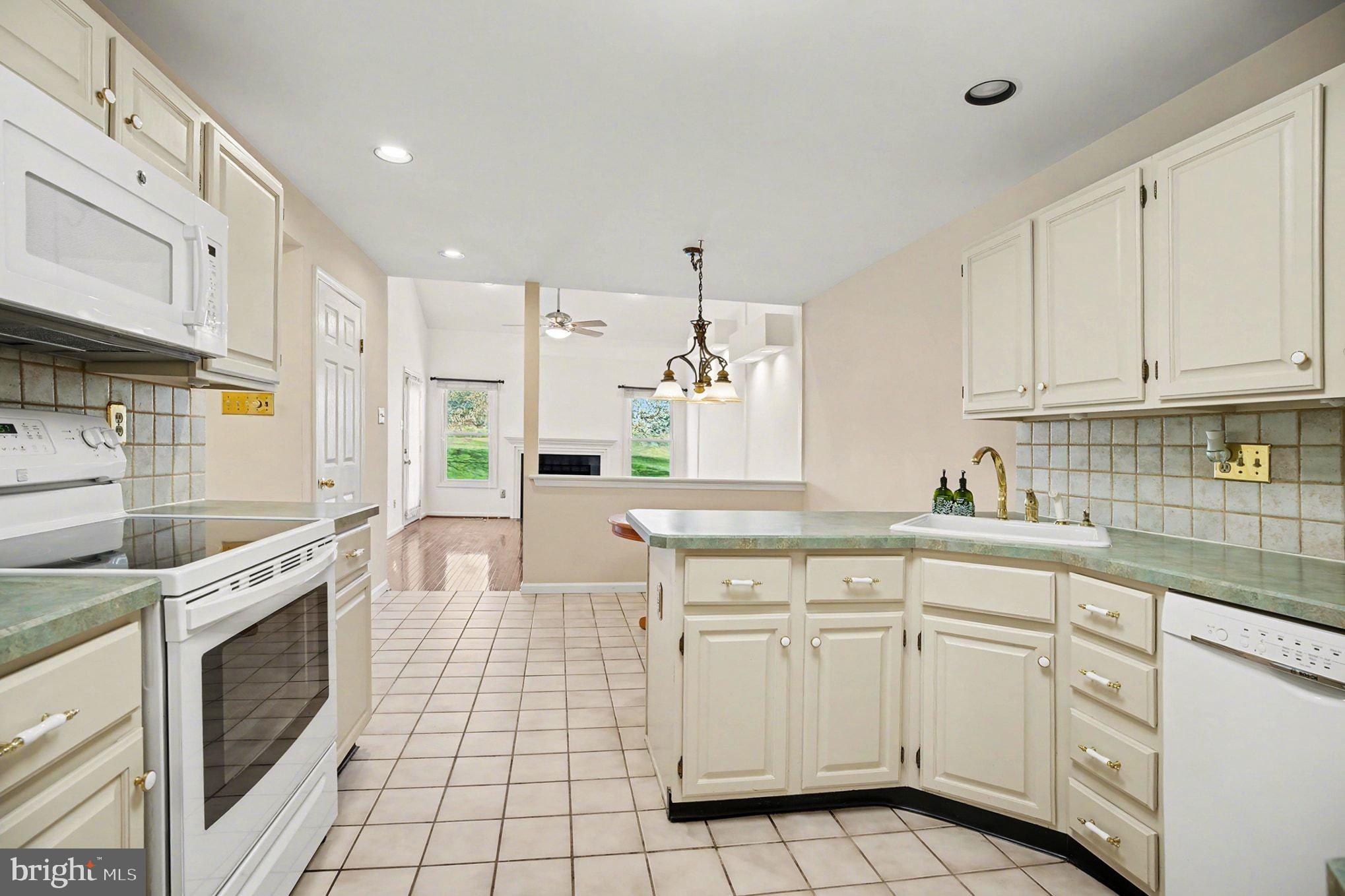 PINECREST - Residential