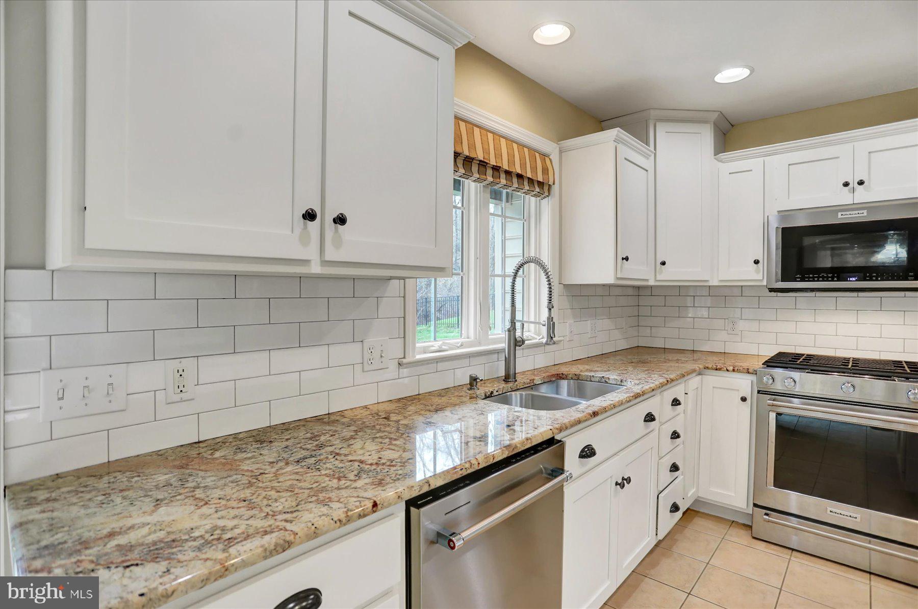 WINDING HILLS - Residential