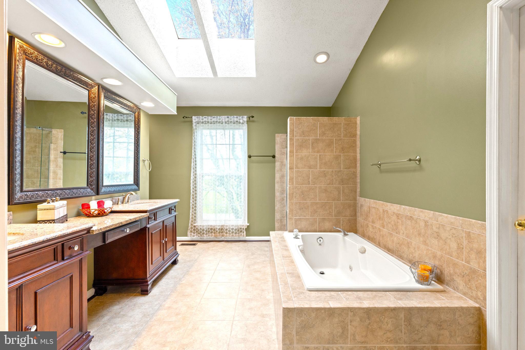 OAKENSHAW - Residential