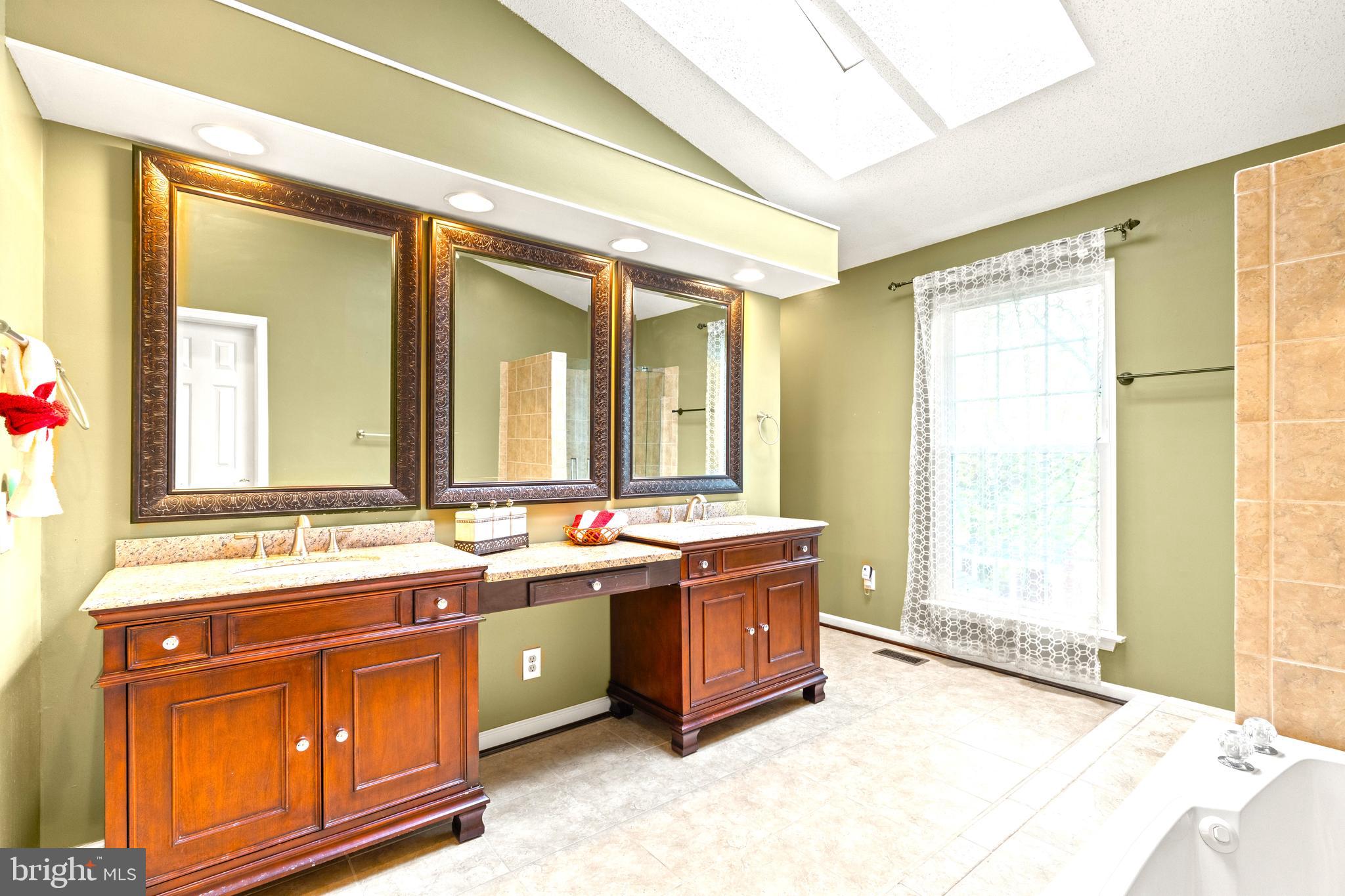 OAKENSHAW - Residential