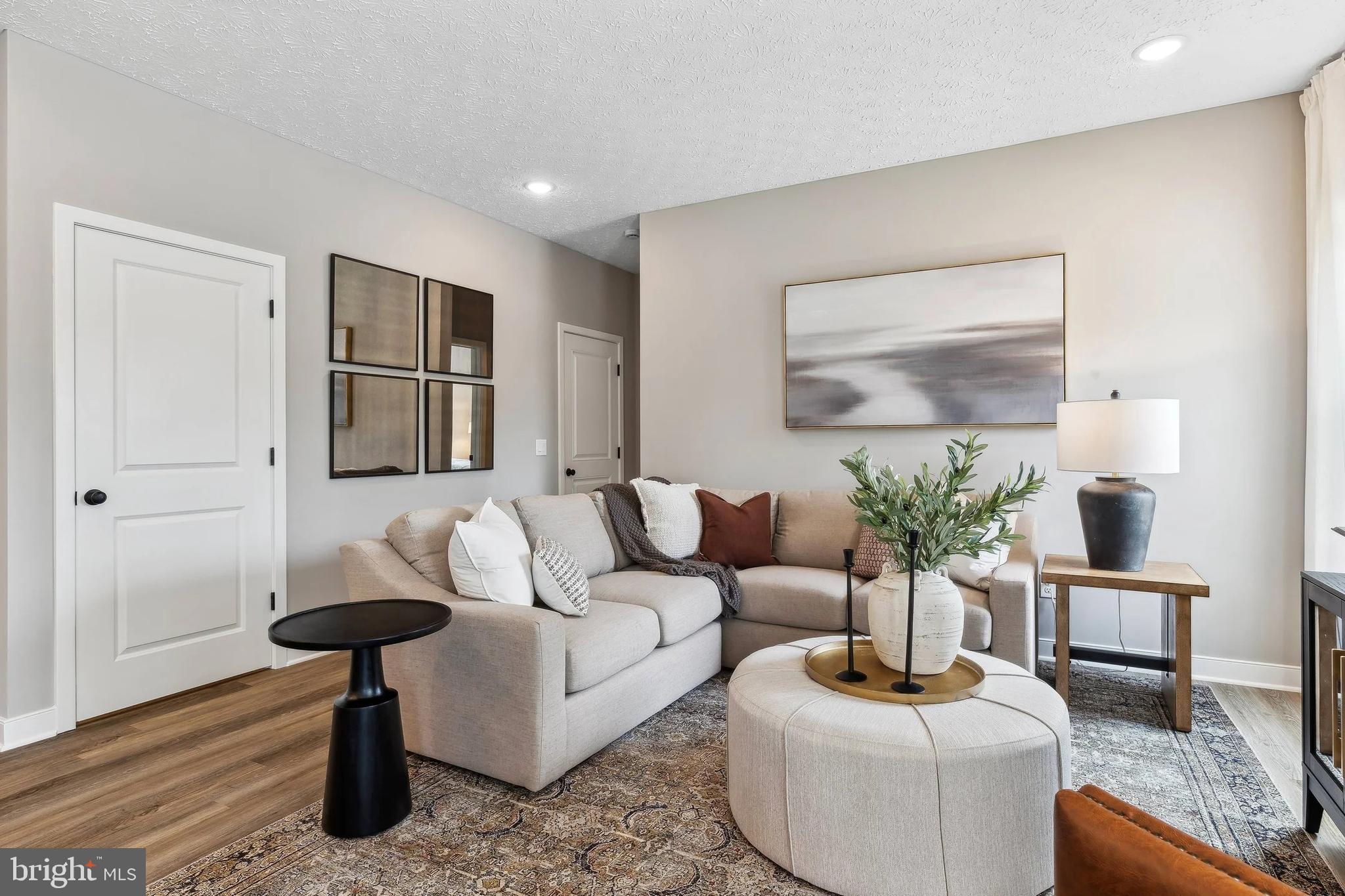 HUNTWELL WEST - Residential