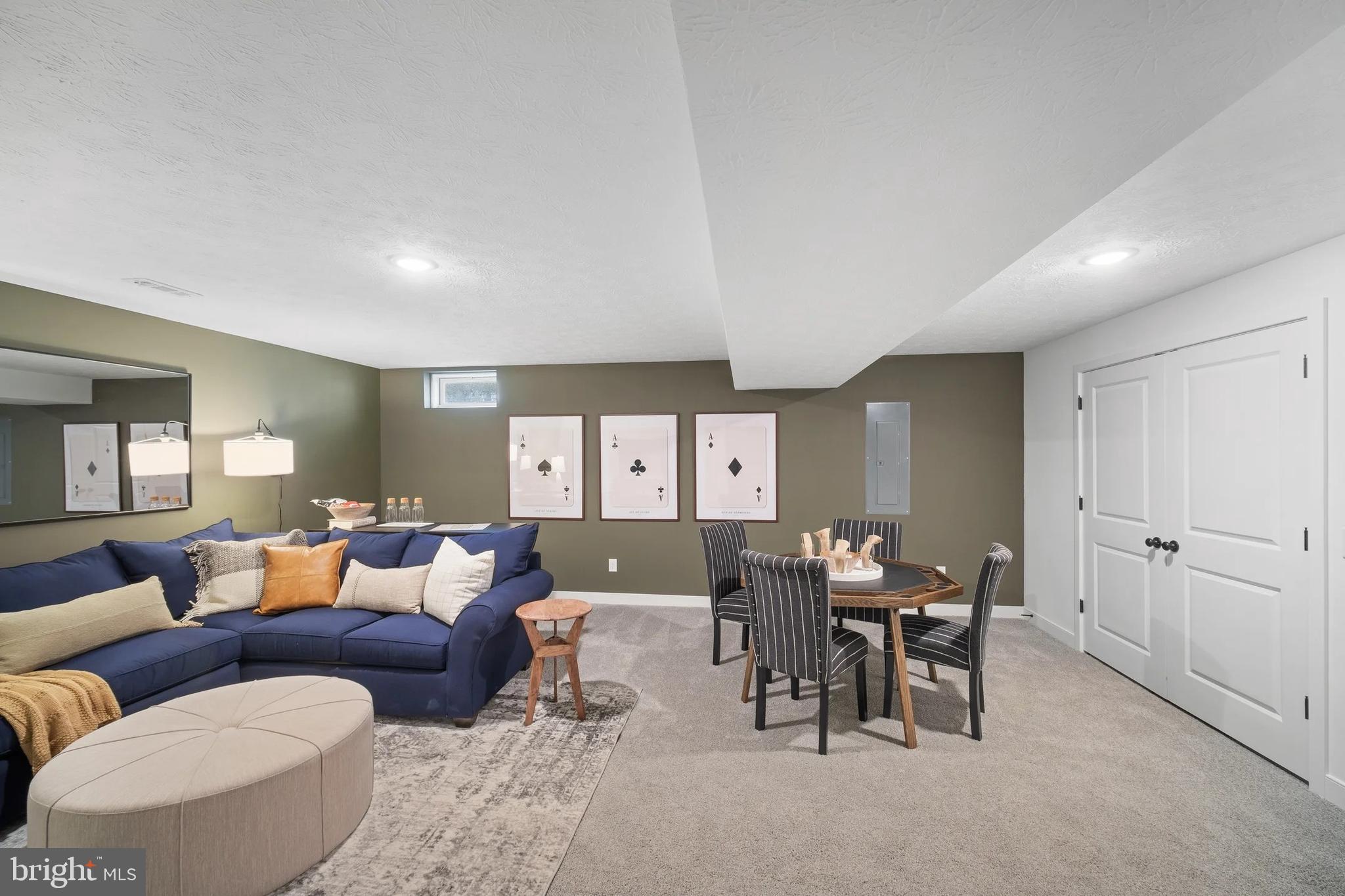 HUNTWELL WEST - Residential