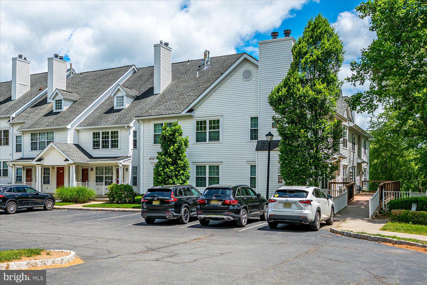527 BRICKHOUSE ROAD