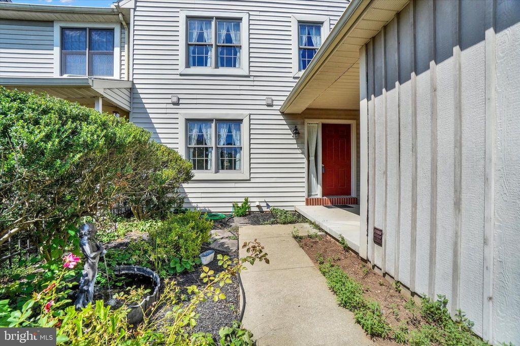 Photo of 23 SHYBROOK CT, ELIZABETHTOWN, PA 17022 (MLS # PALA2039990)