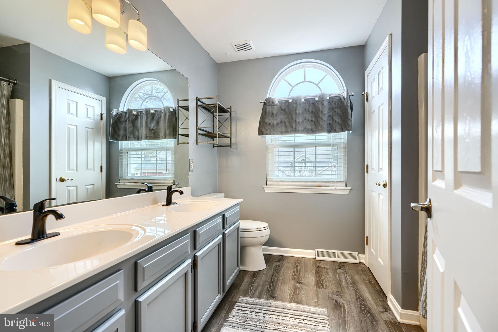 FOREST LAKES - Residential