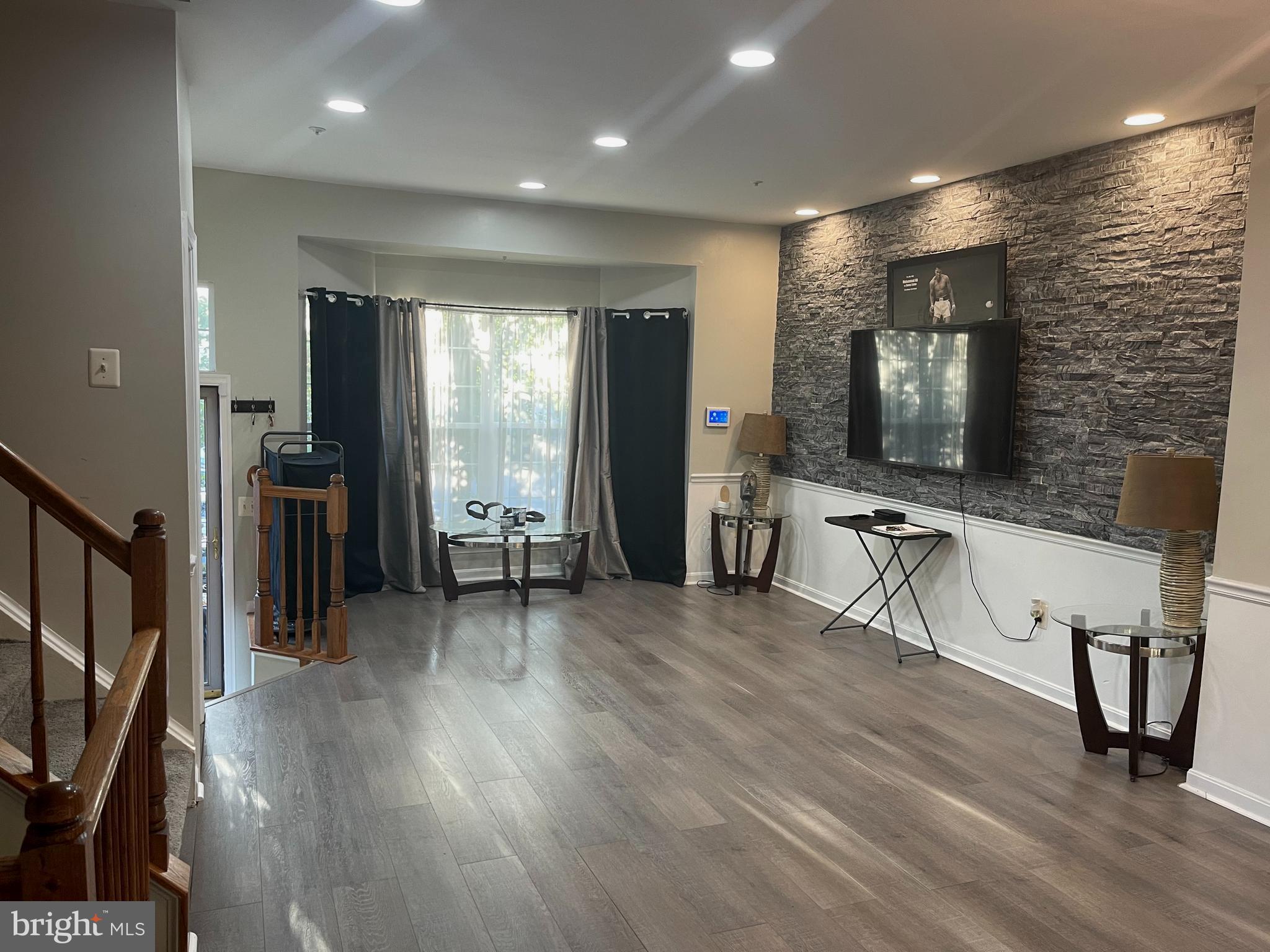 ASPEN WOODS - Residential