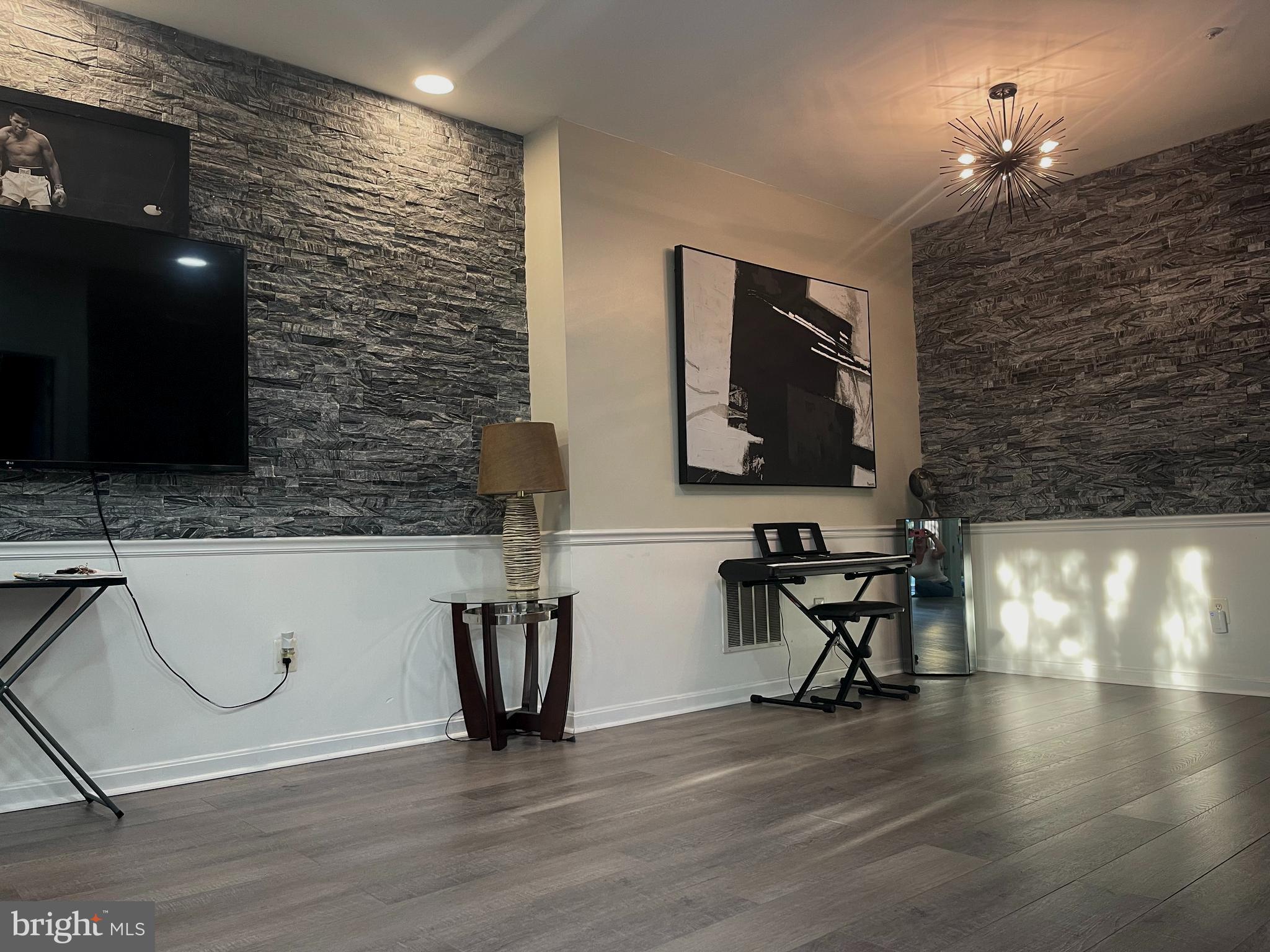 ASPEN WOODS - Residential