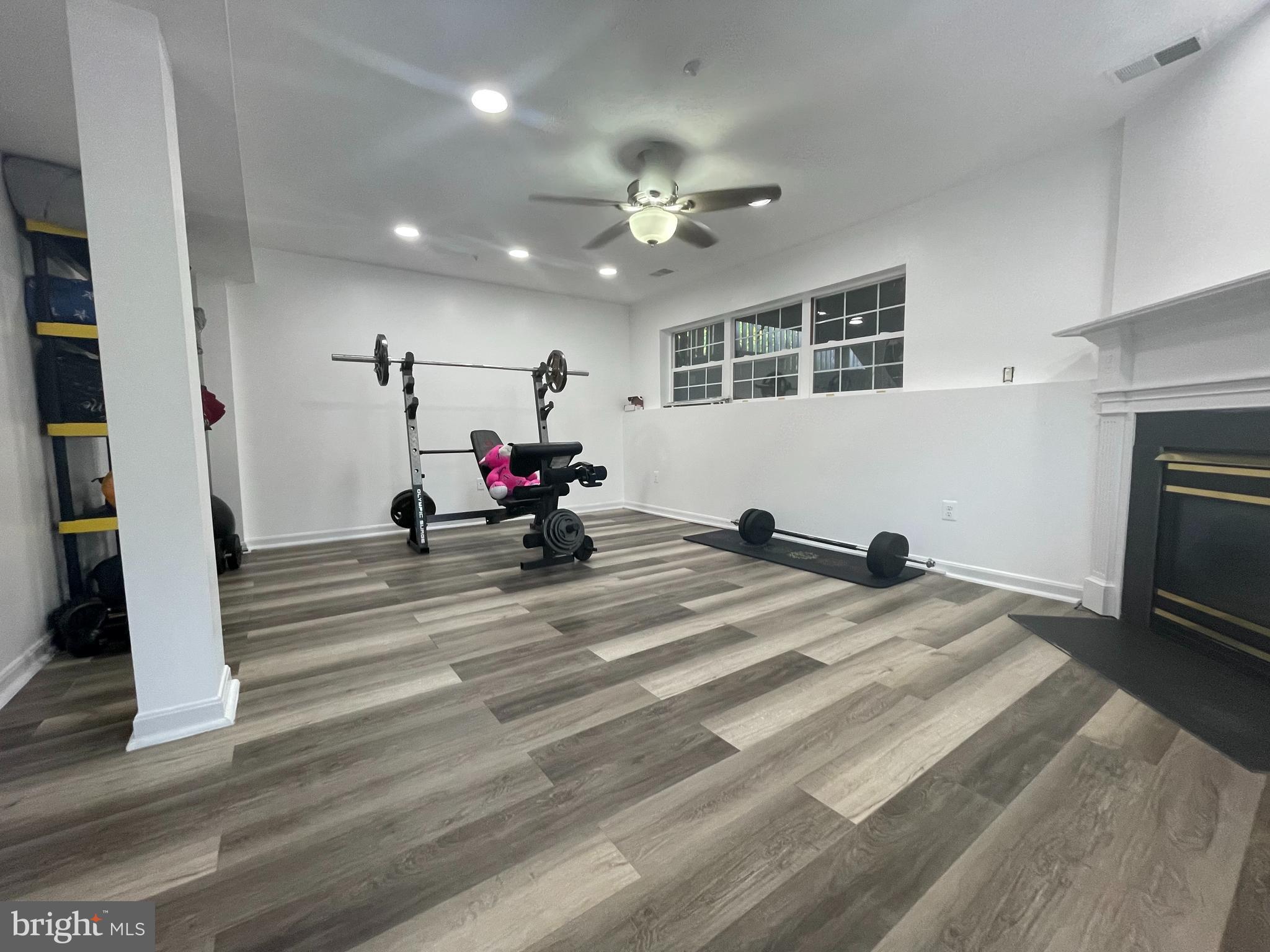 ASPEN WOODS - Residential