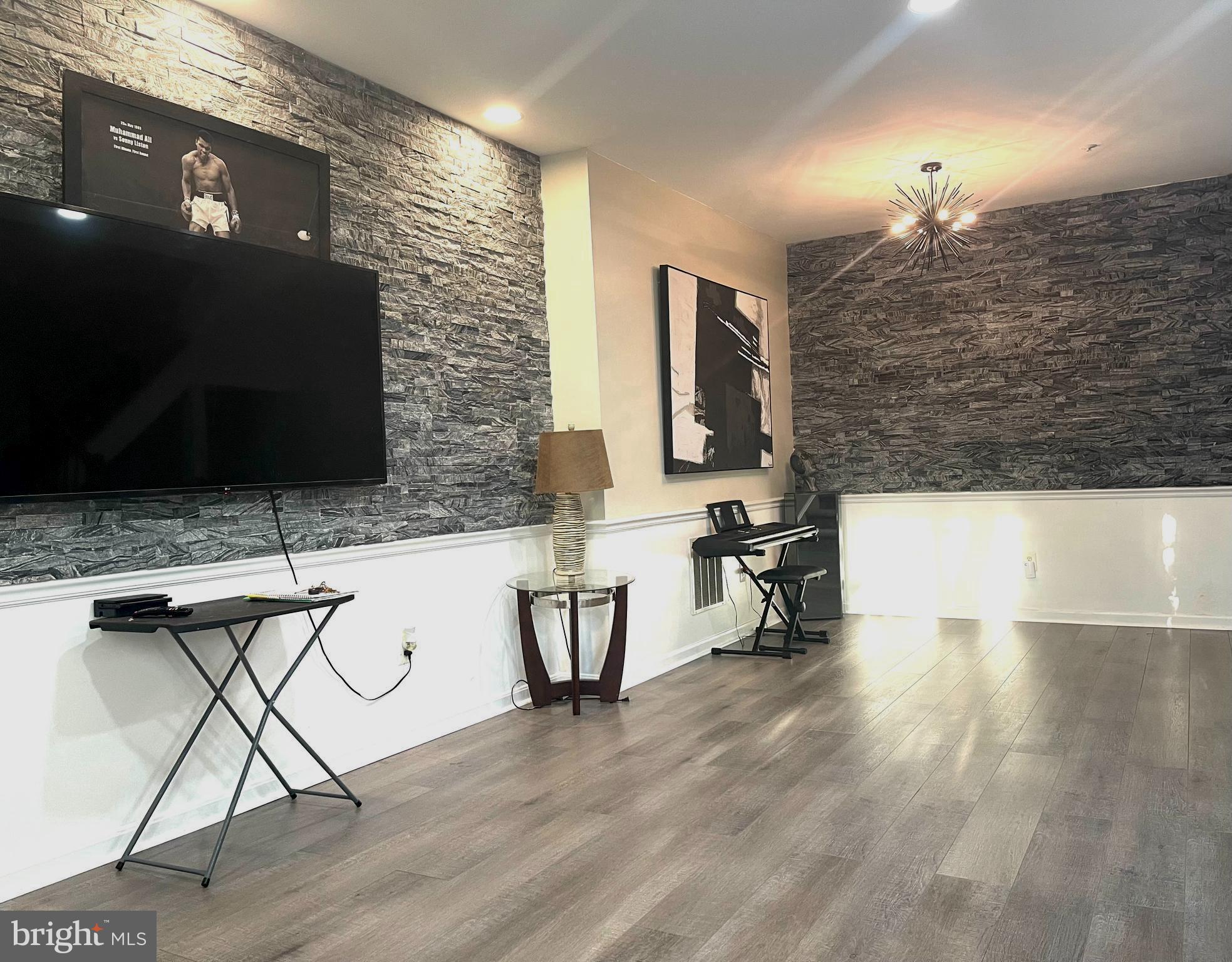 ASPEN WOODS - Residential