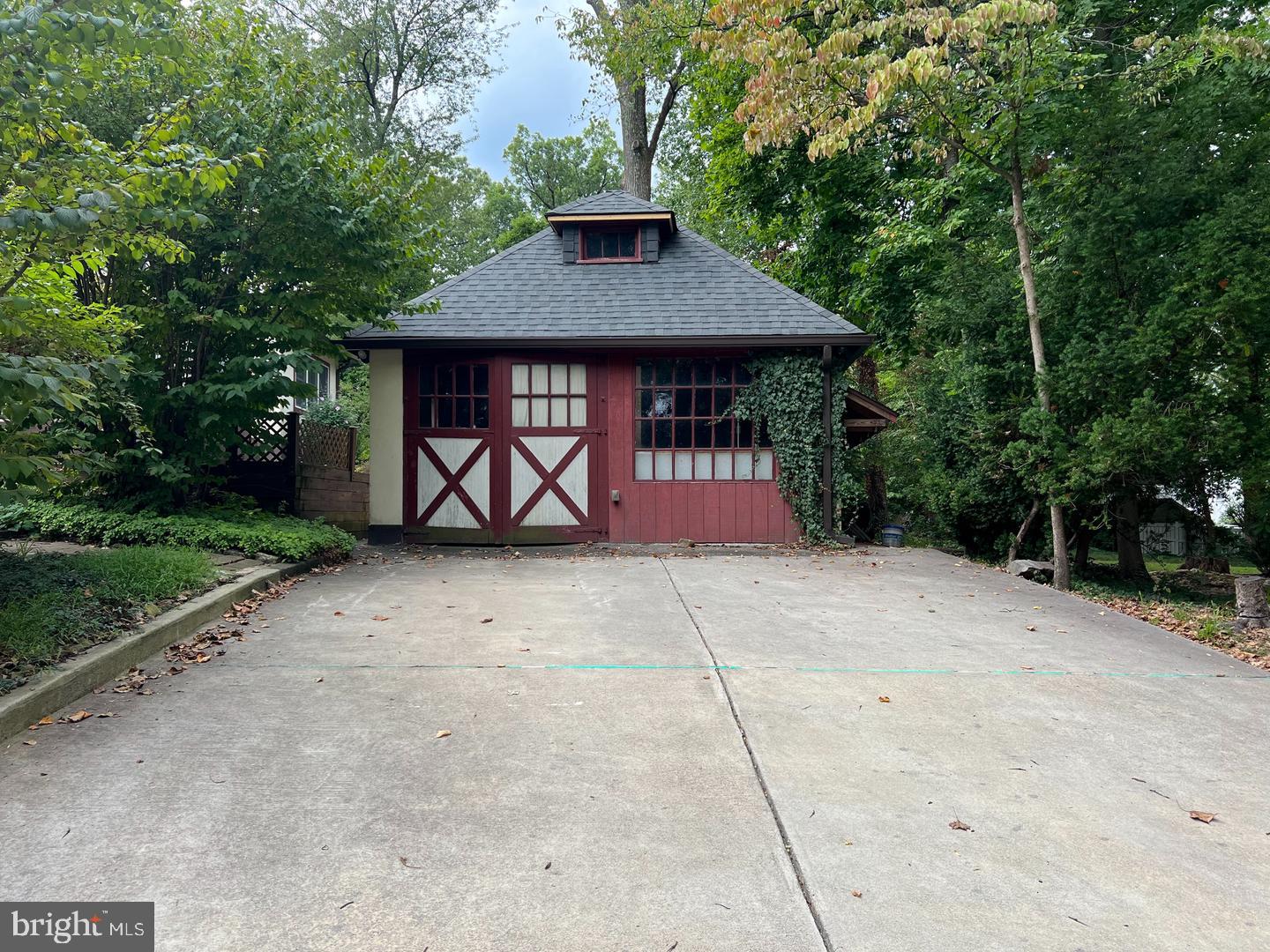 1328 EDGE HILL ROAD