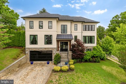 Photo of 3701 38 Th Street N, ARLINGTON, VA 22207 (MLS # VAAR2067860)