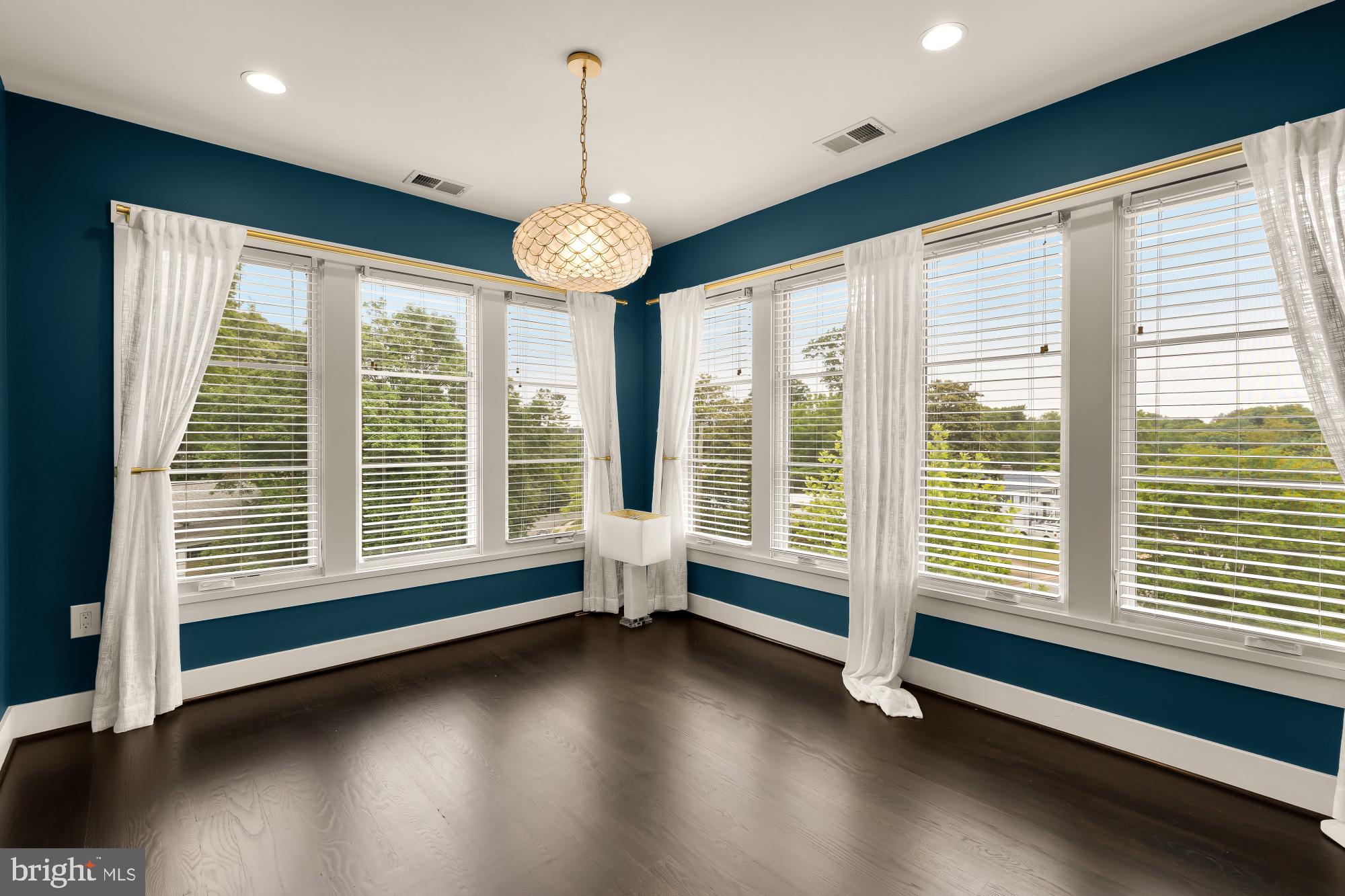 RIVERCREST - Residential