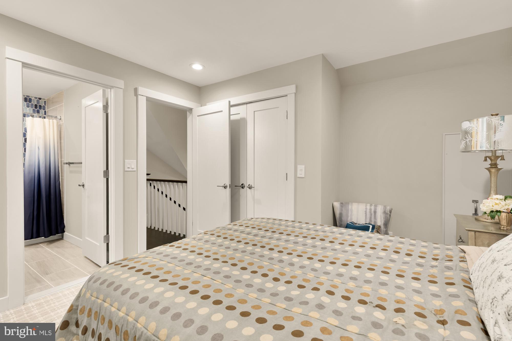RIVERCREST - Residential