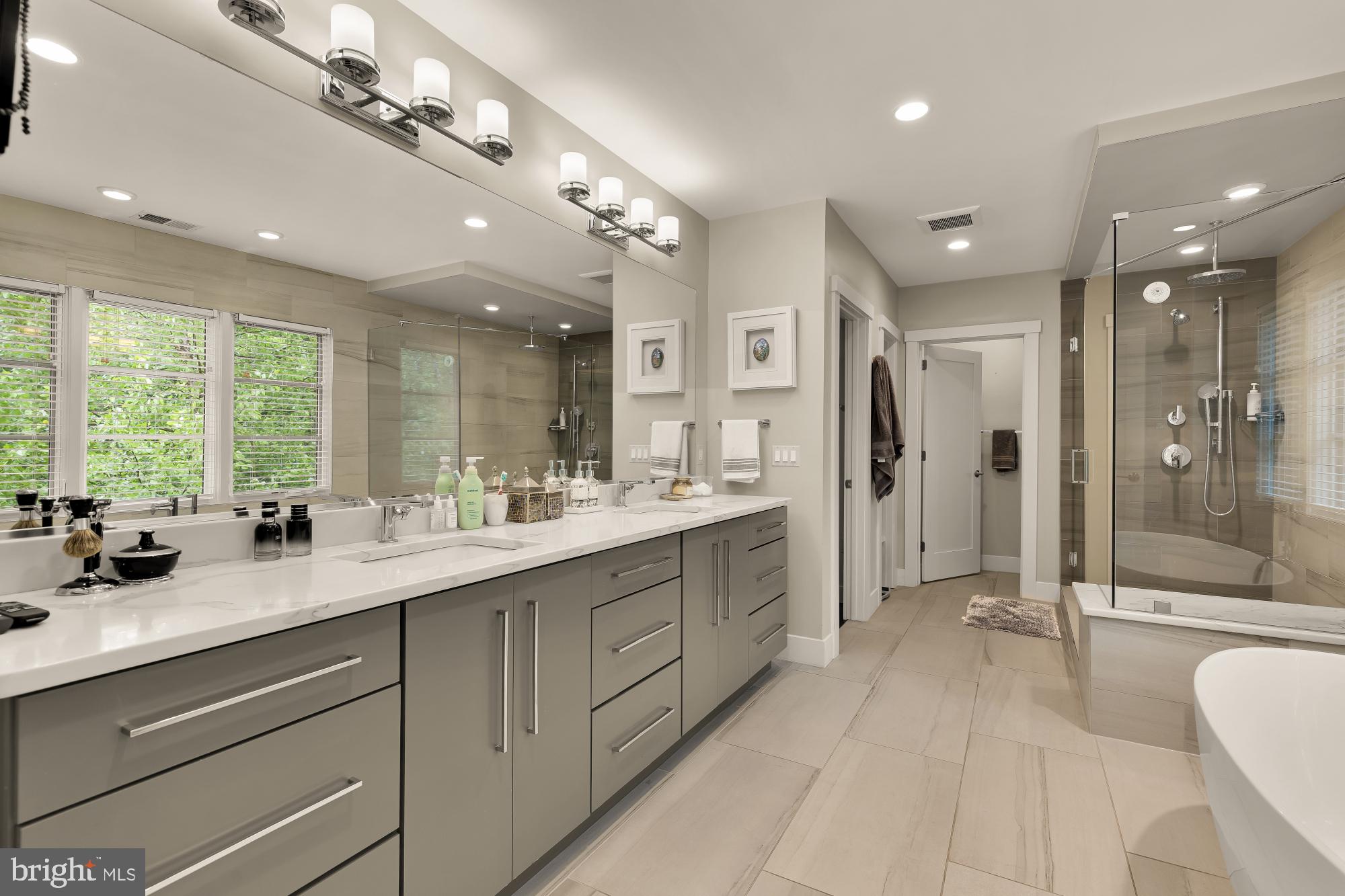 RIVERCREST - Residential