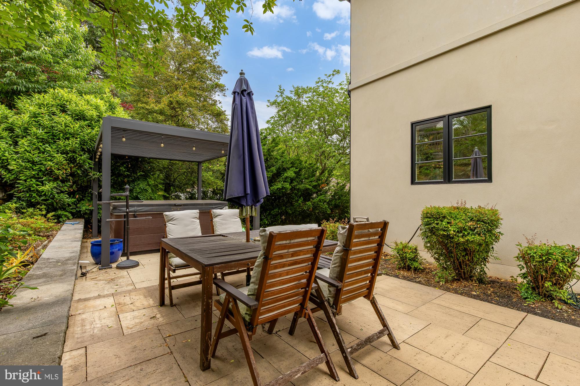 RIVERCREST - Residential