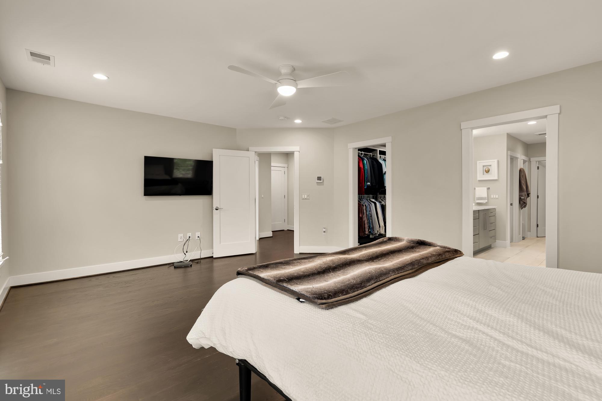 RIVERCREST - Residential