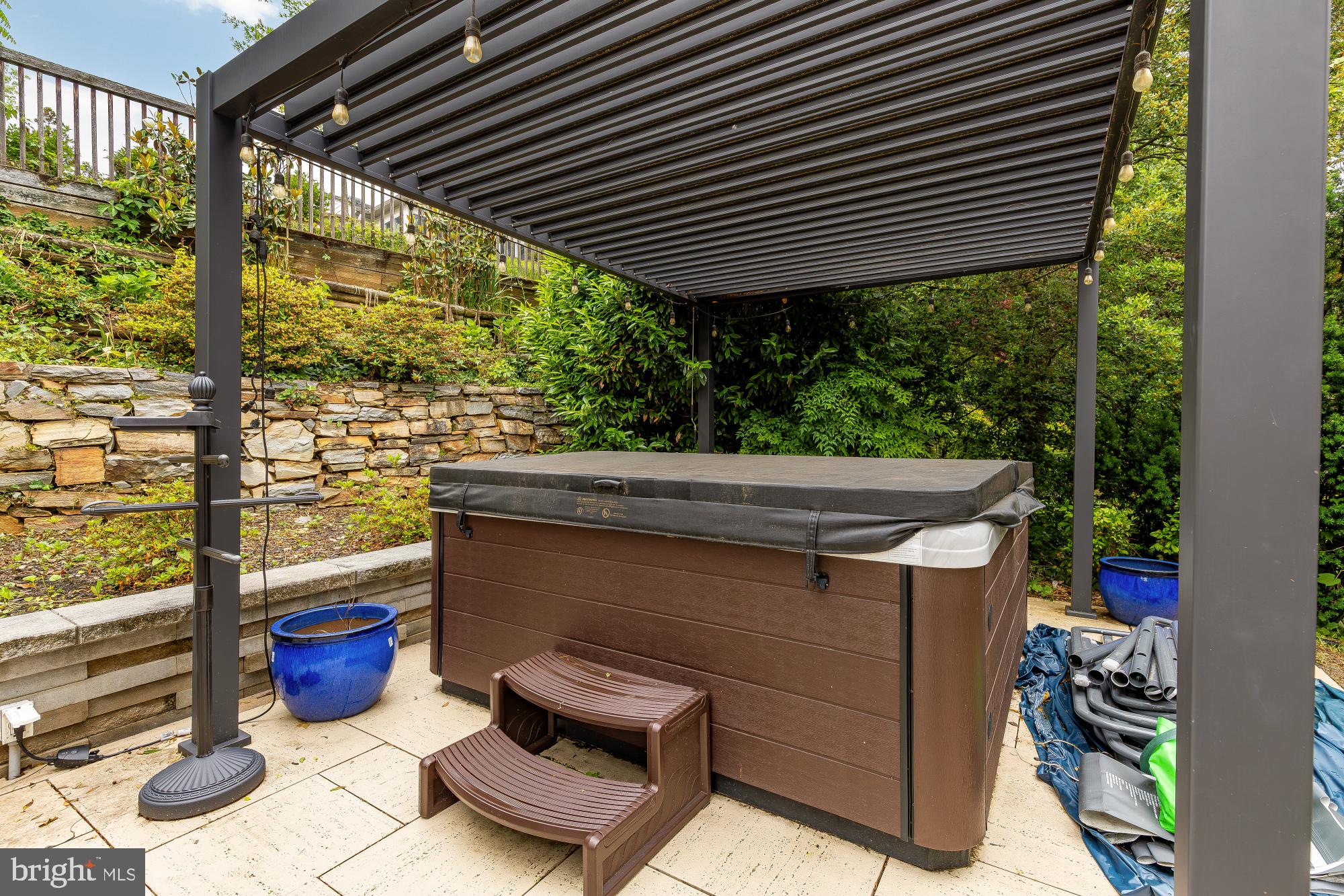RIVERCREST - Residential